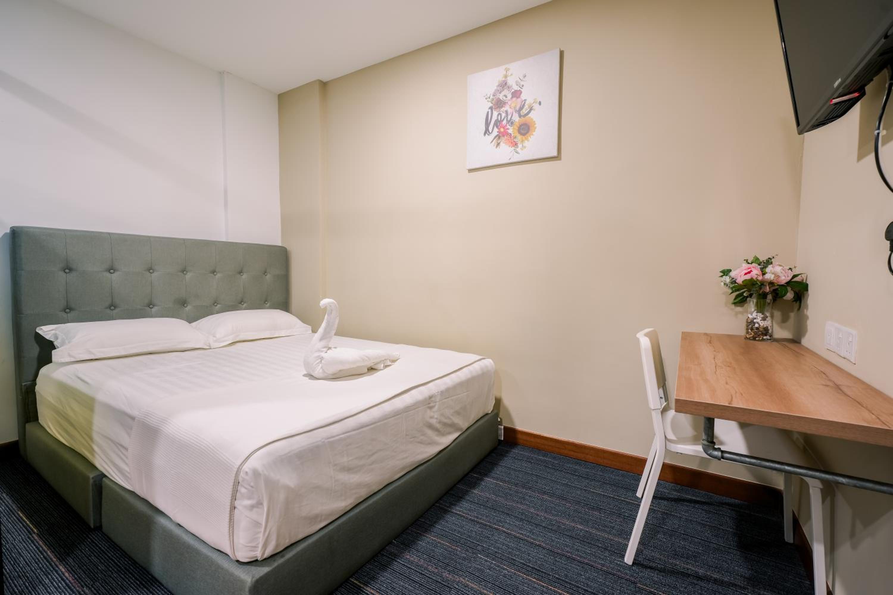 Double Room with Private Bathroom - Photo 2