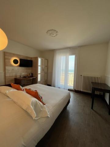 Deluxe Double Room with Sea View and Balcony photo 1