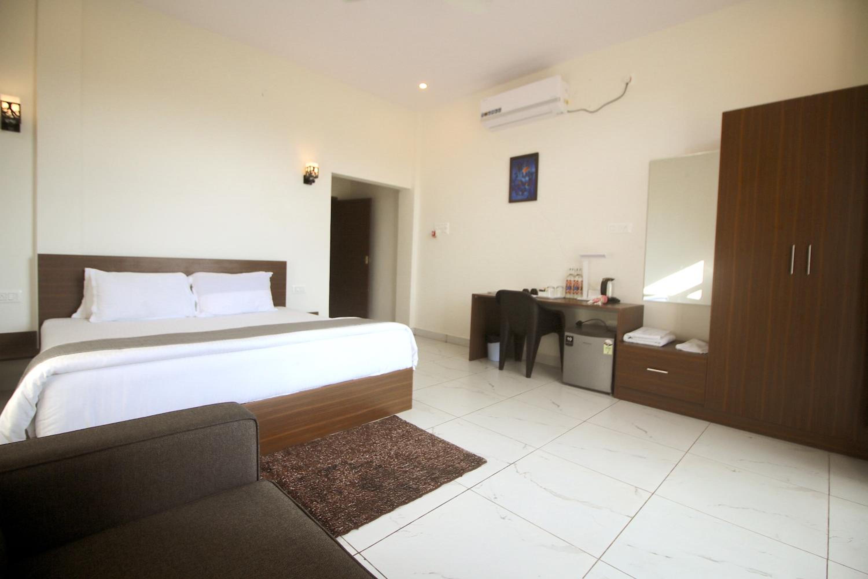 Suite with Mountain View - Photo 7
