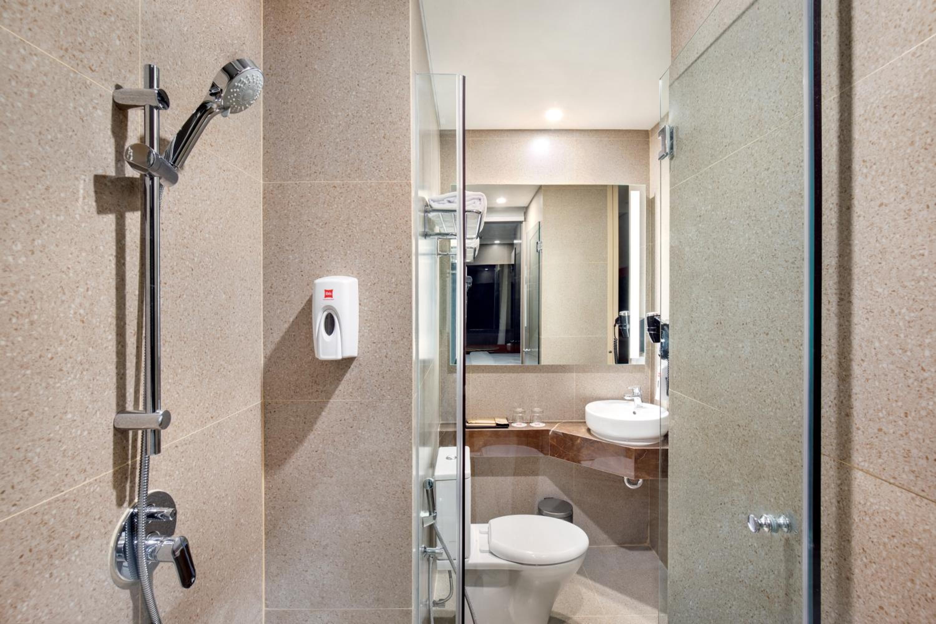 Standard Double Room - Photo 7
