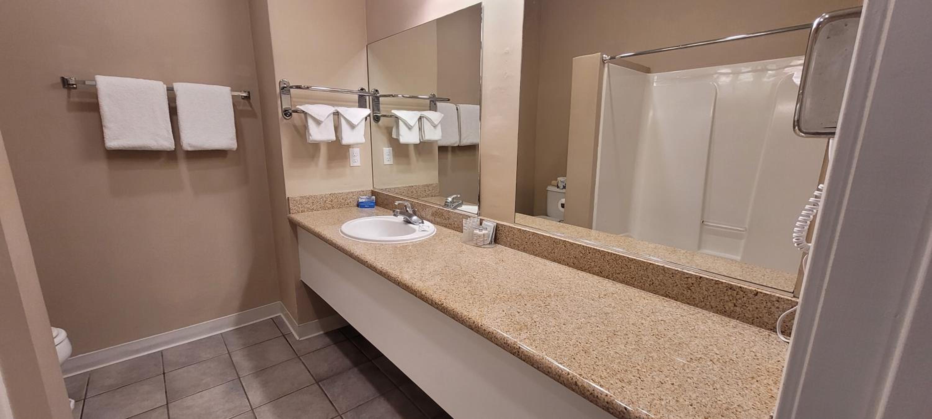 Standard King Room - Photo 3