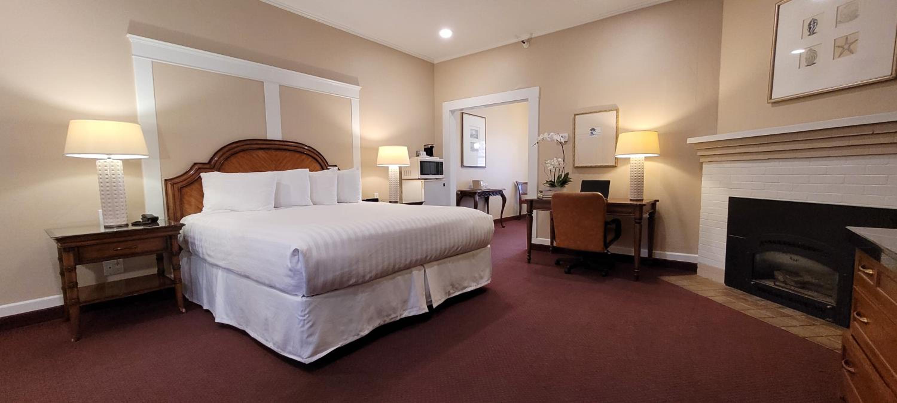 Standard King Room - Photo 4