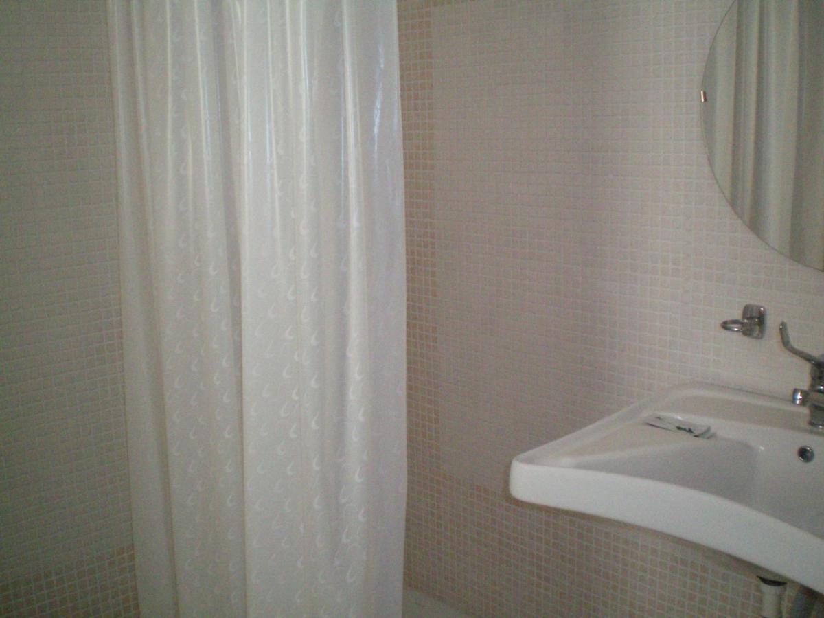 Basic Triple Room photo 1