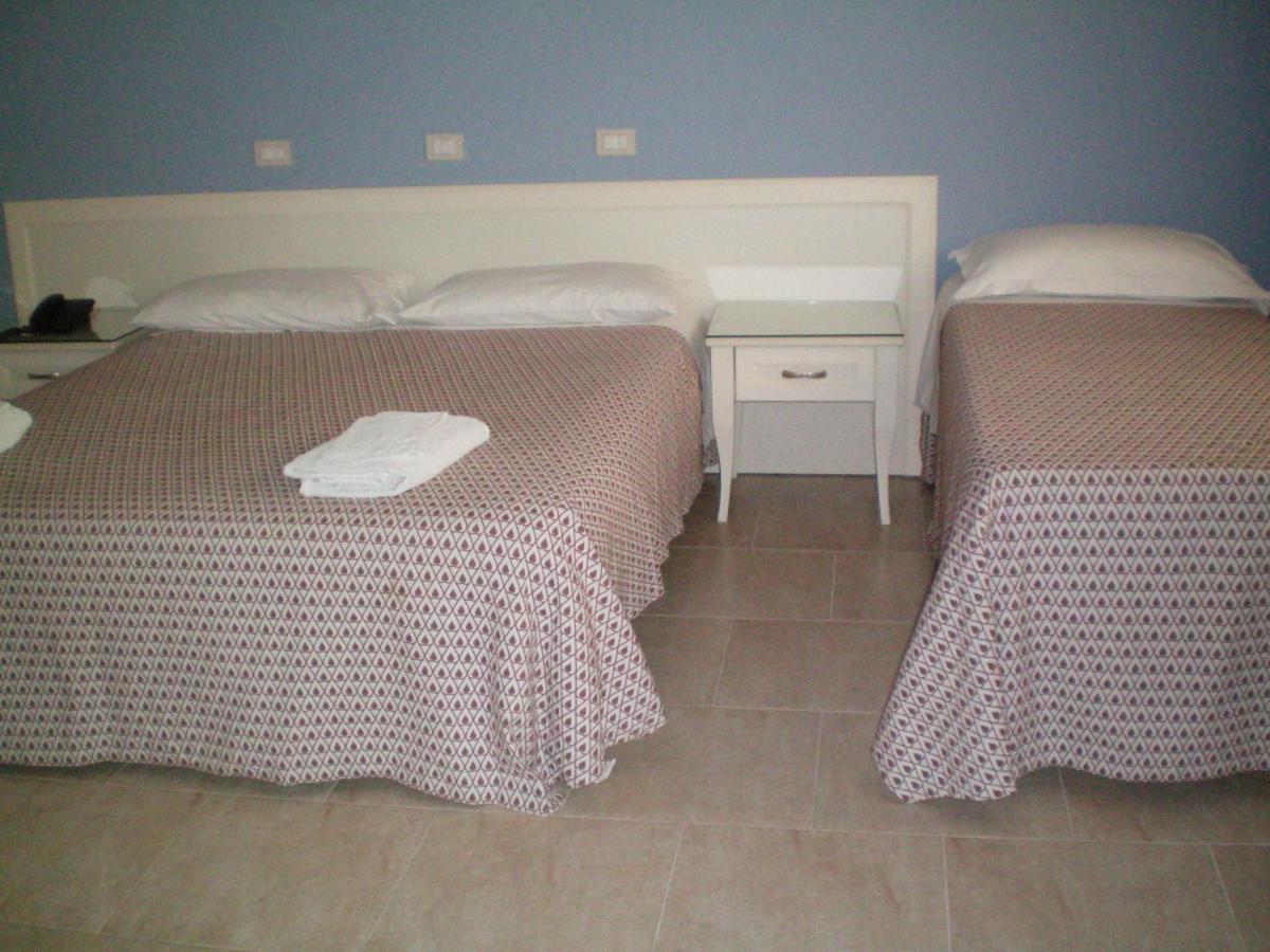 Basic Triple Room photo 2