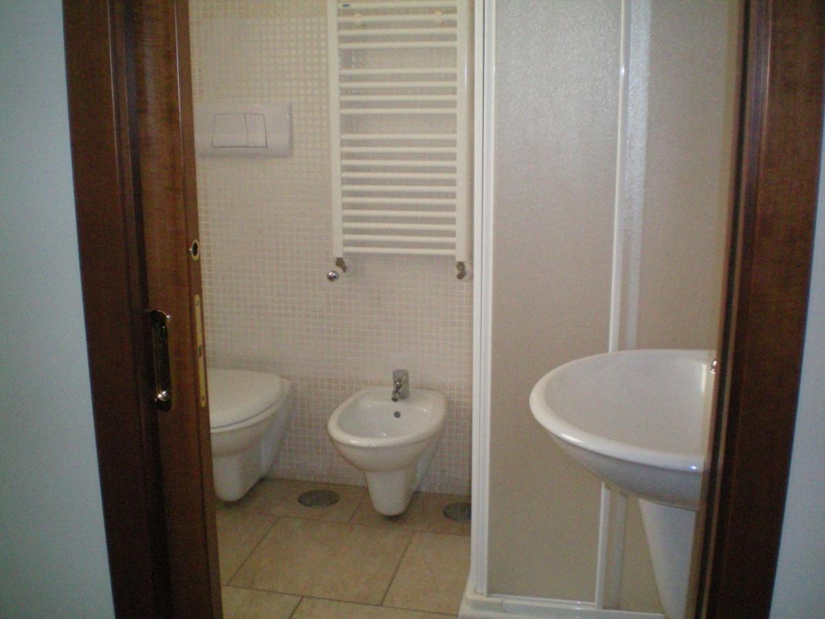 Standard Single Room with Shower photo 3