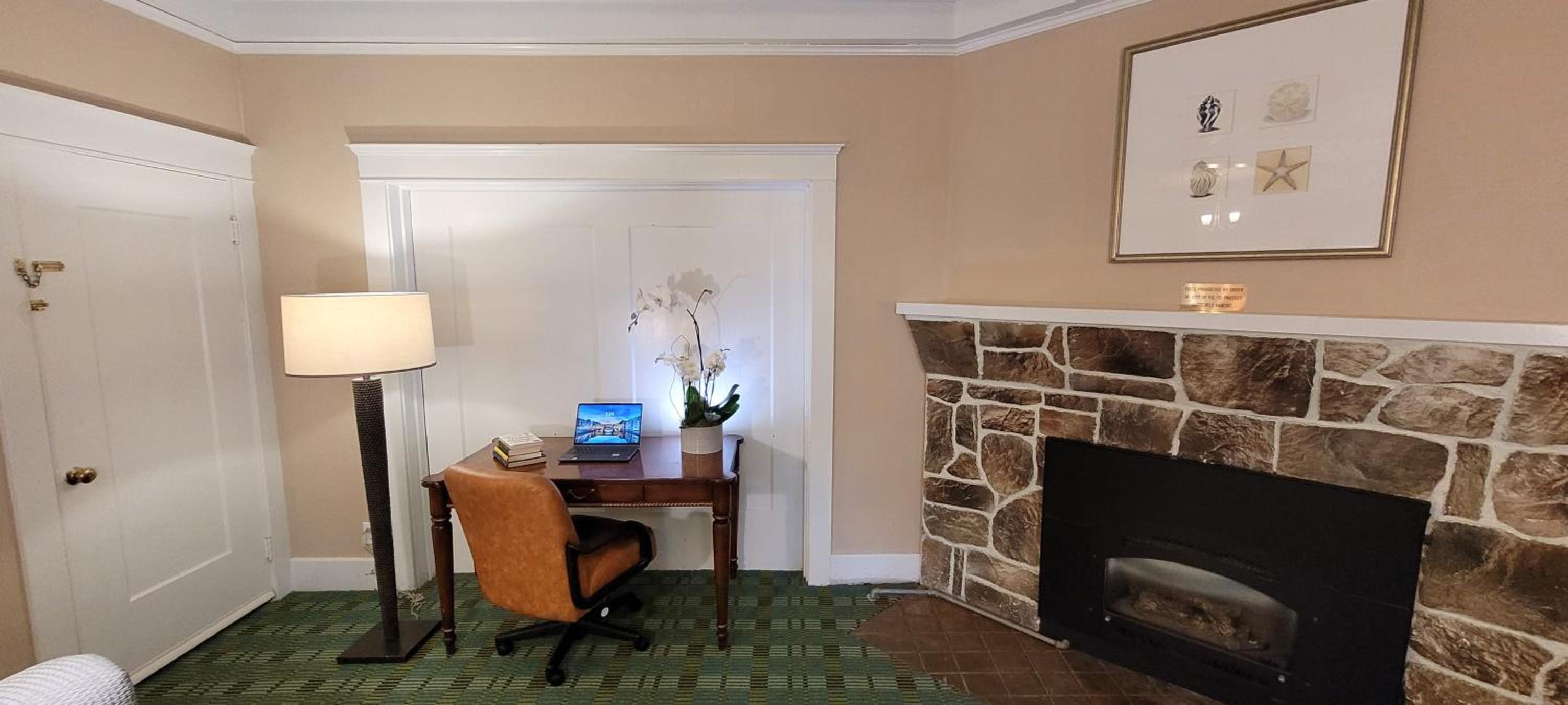 King Room with Two King Beds - Photo 2