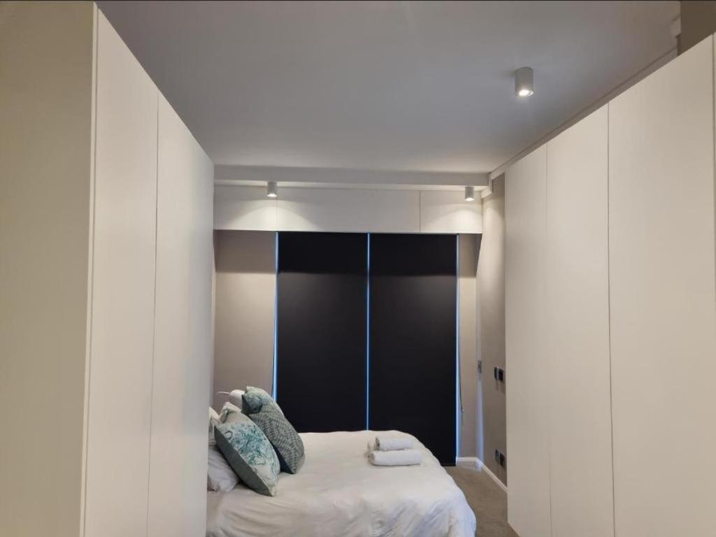 One-Bedroom Apartment - Photo 2