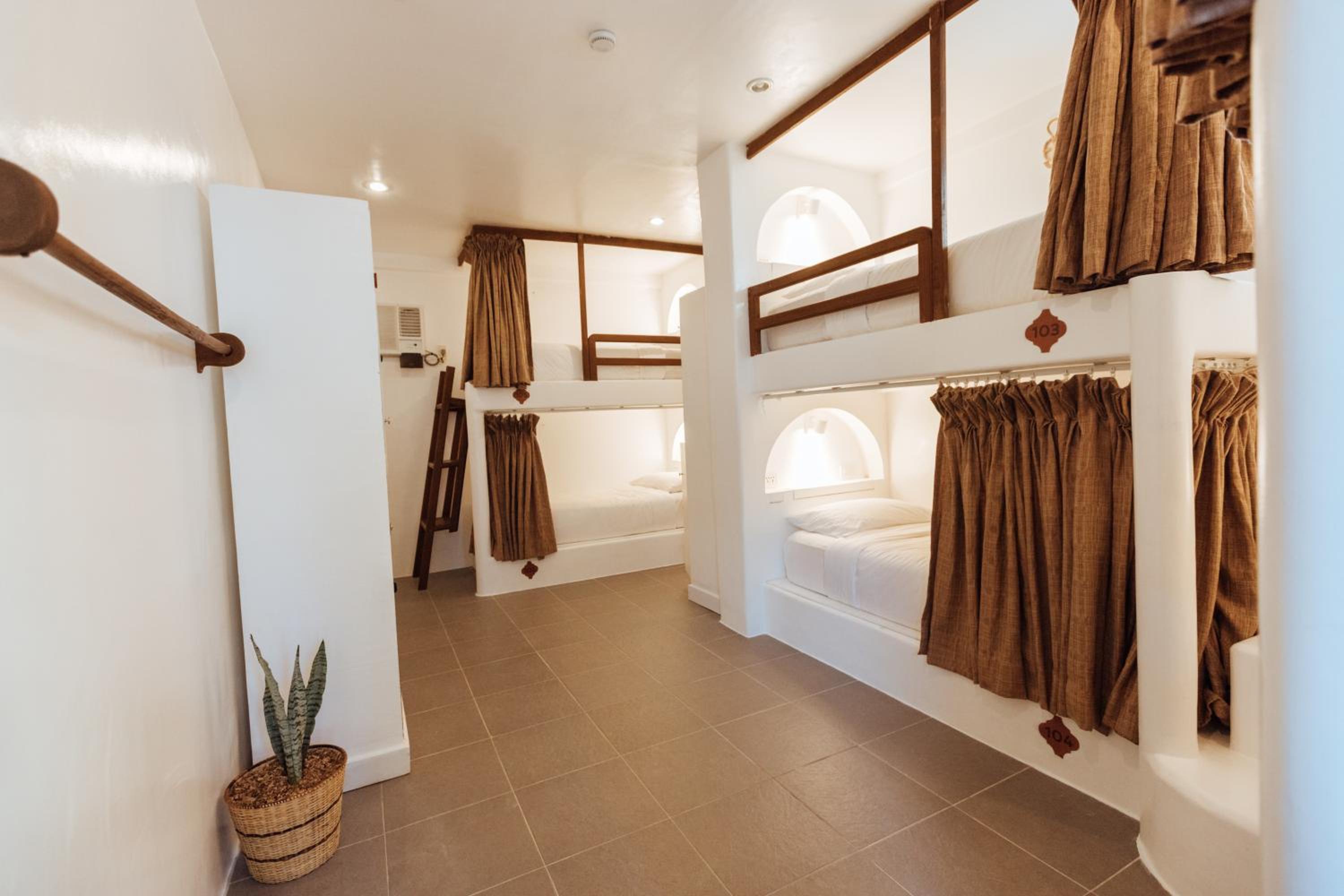 Bed in 6-Bed Mixed Dormitory Room photo 1