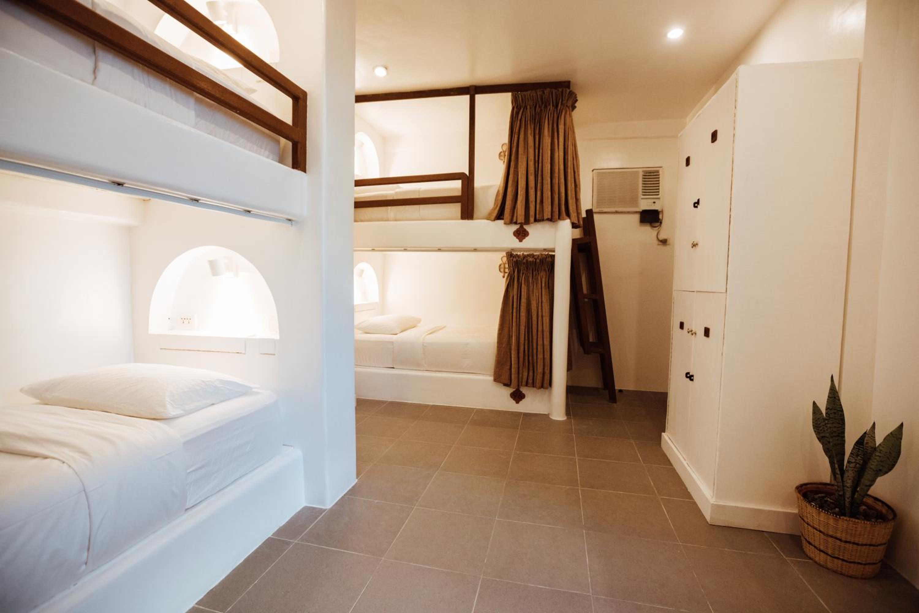 Bed in 6-Bed Mixed Dormitory Room photo 3