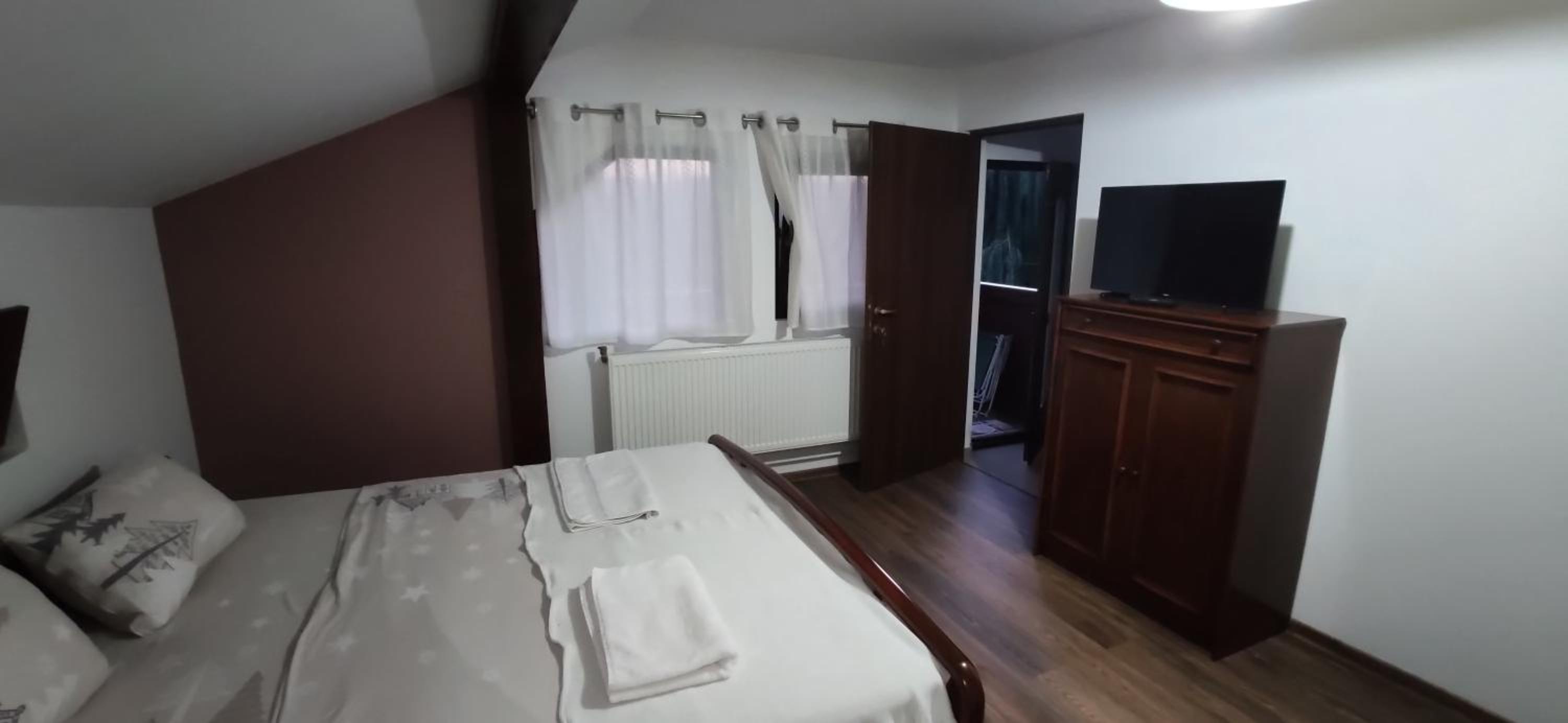 Deluxe Double Room (2 Adults + 1 Child) photo 1