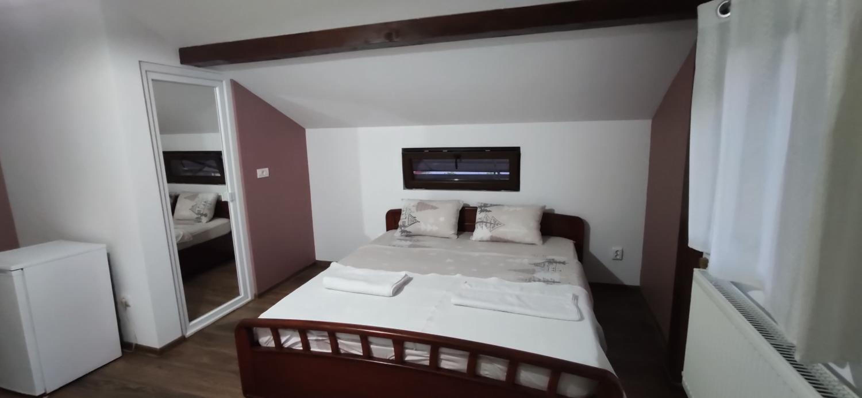Deluxe Double Room (2 Adults + 1 Child) photo 3