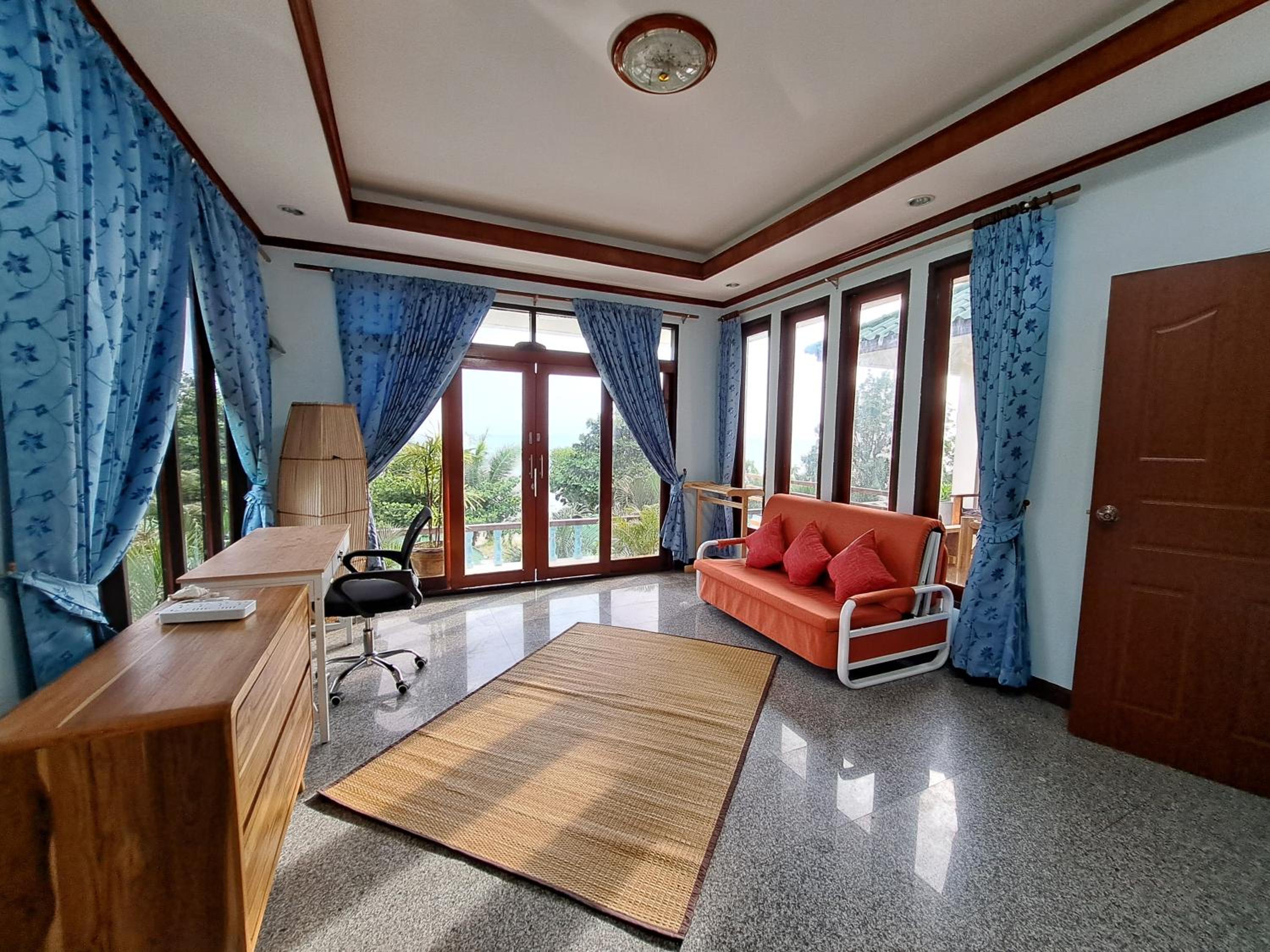 Villa with Sea View - Photo 6