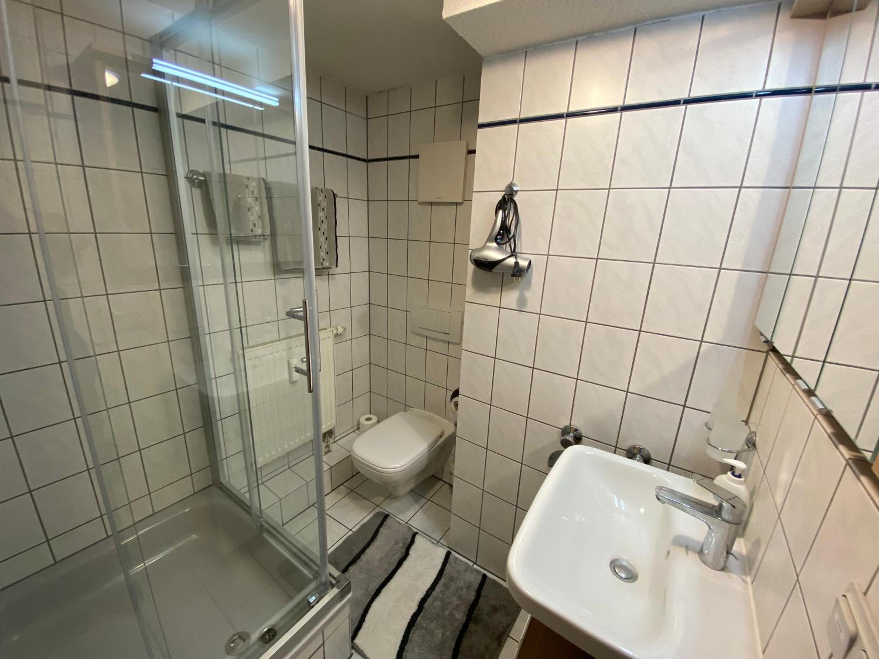 One-Bedroom Apartment - Photo 3