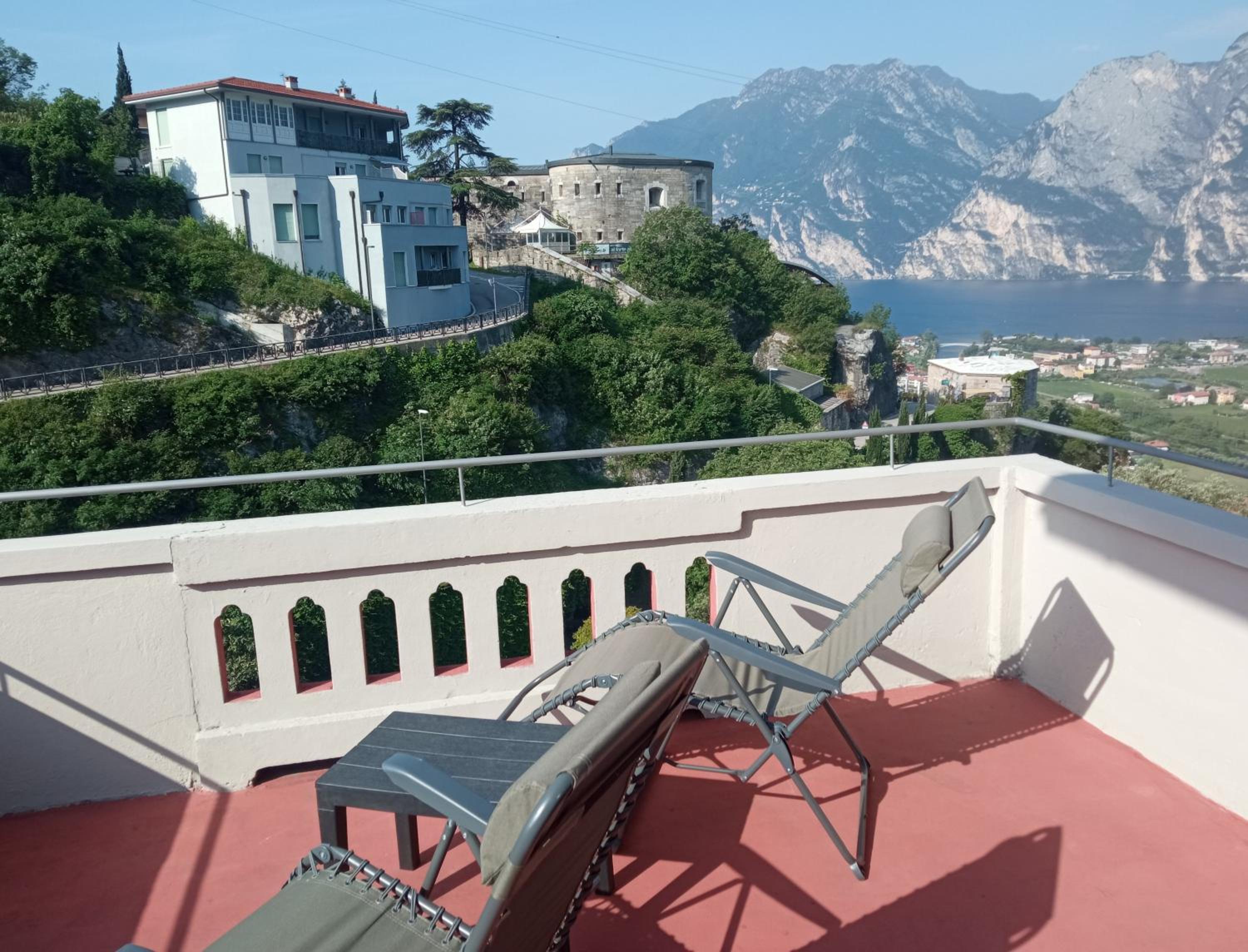 Double Room with Terrace with private bathroom photo 3