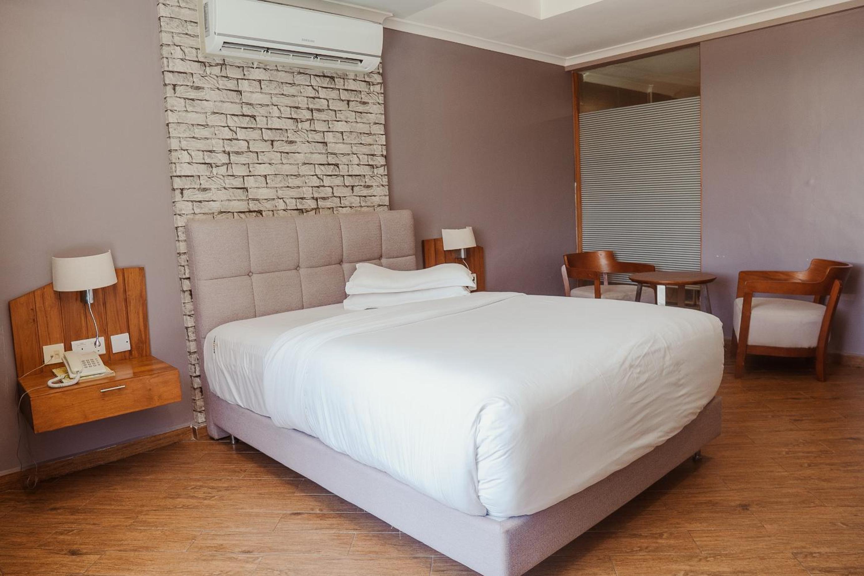 Standard Double Room - Photo 3