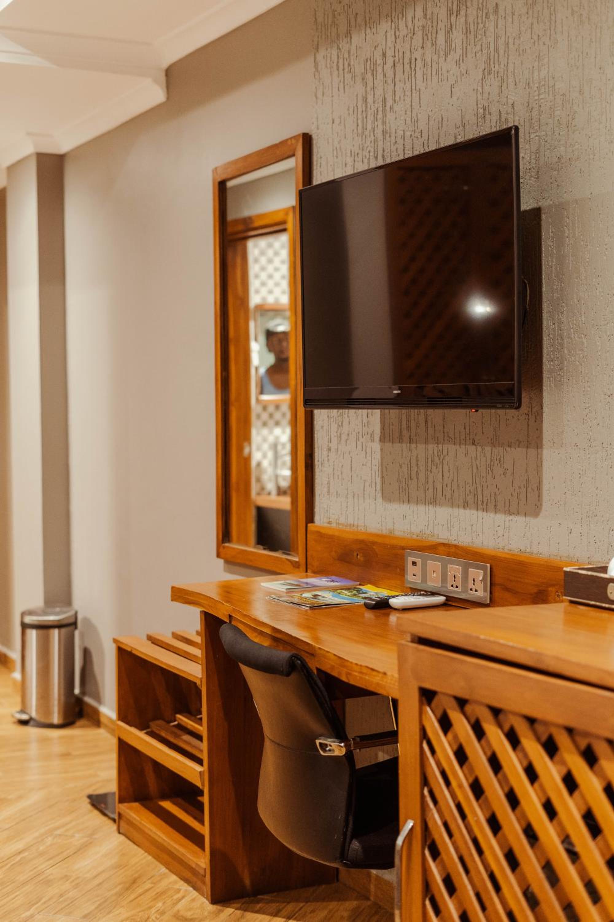 Standard Double Room - Photo 8