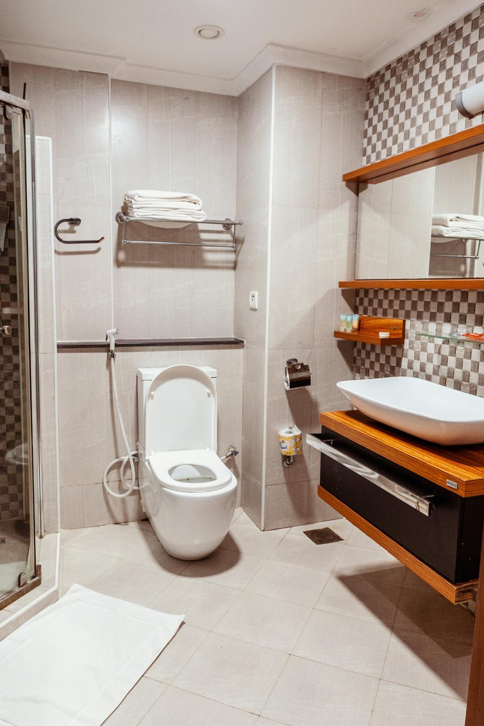 Standard Double Room - Photo 7