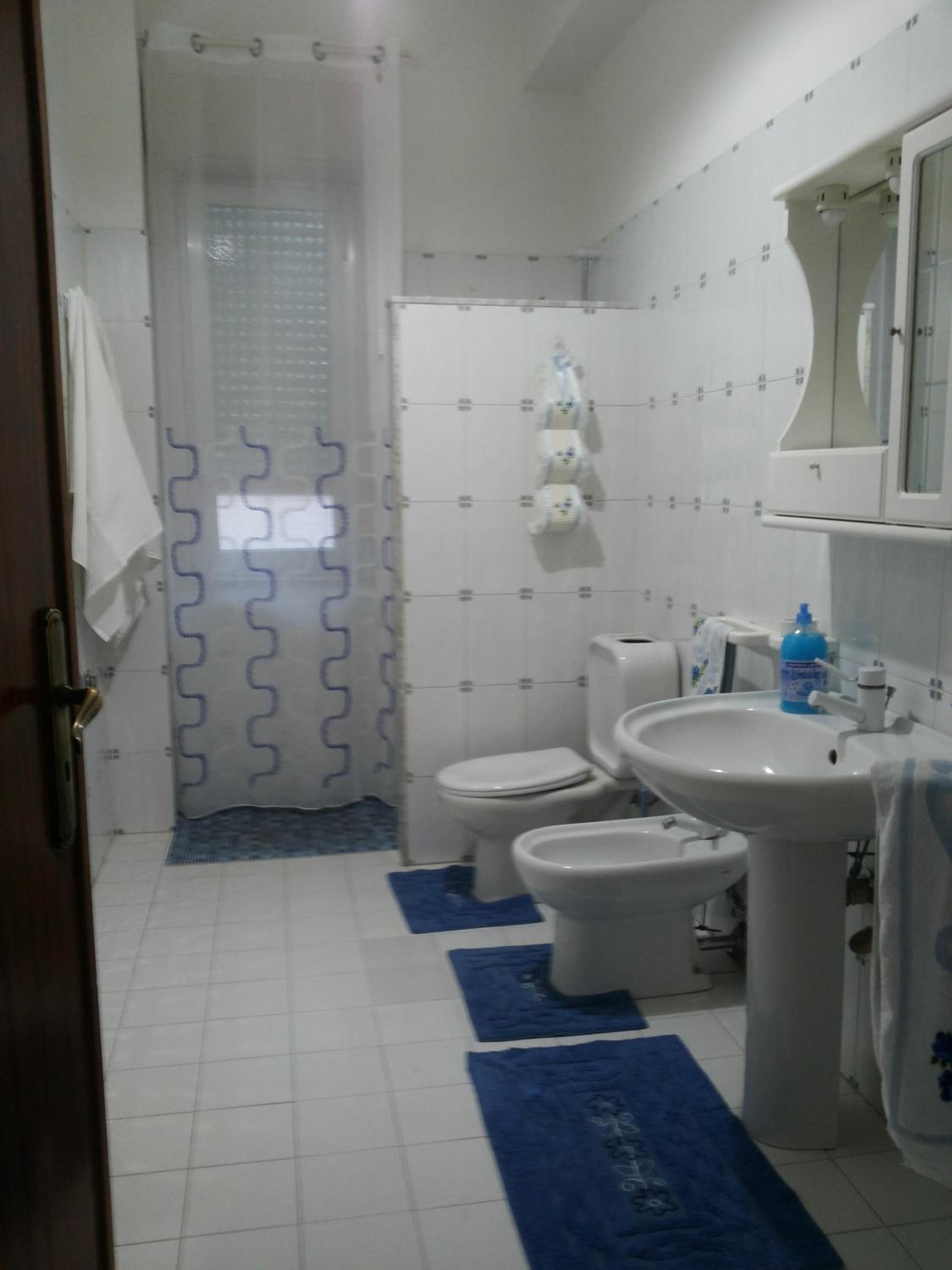 Deluxe Room (2 Adults + 1 Child) - Photo 2