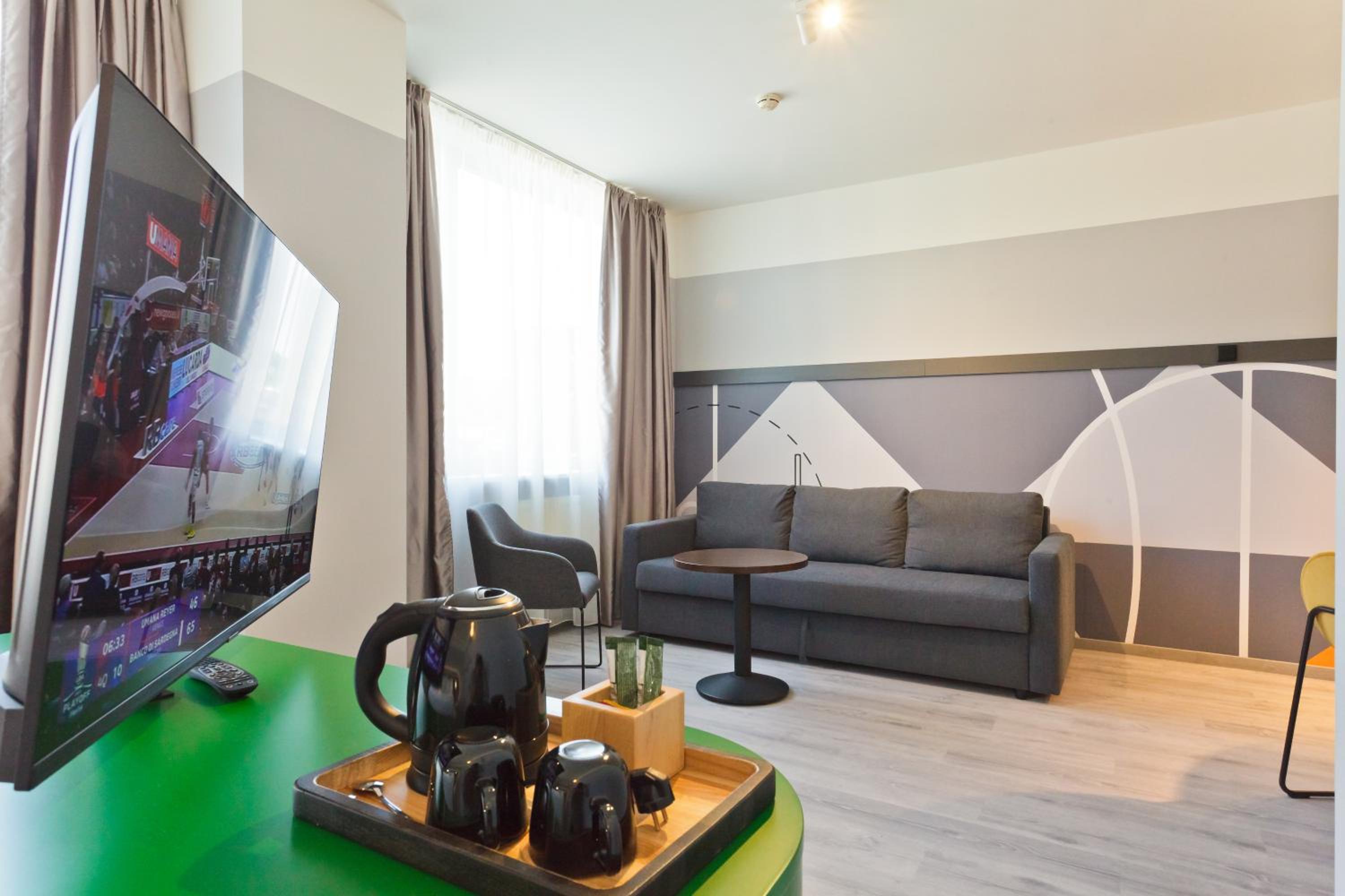 Room with Queen Bed and Sofa Bed - Photo 3