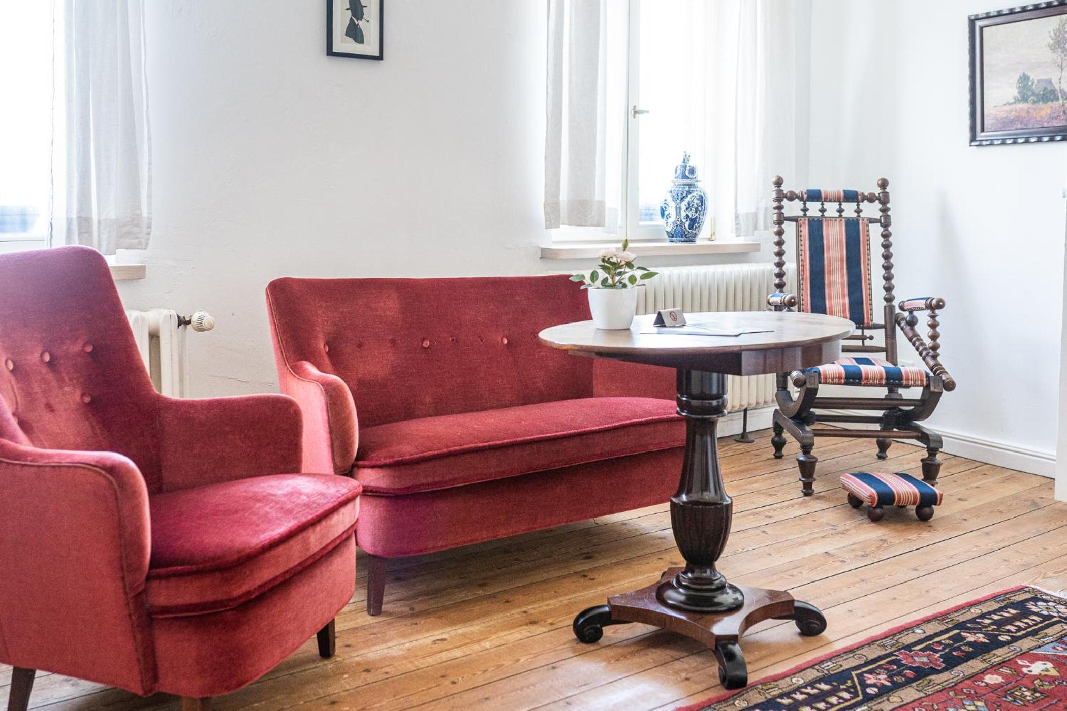 One-Bedroom Apartment thumbnail 6
