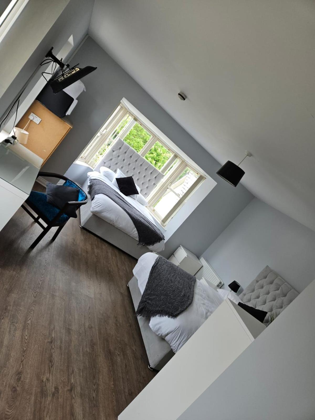 Large Twin Room photo 2