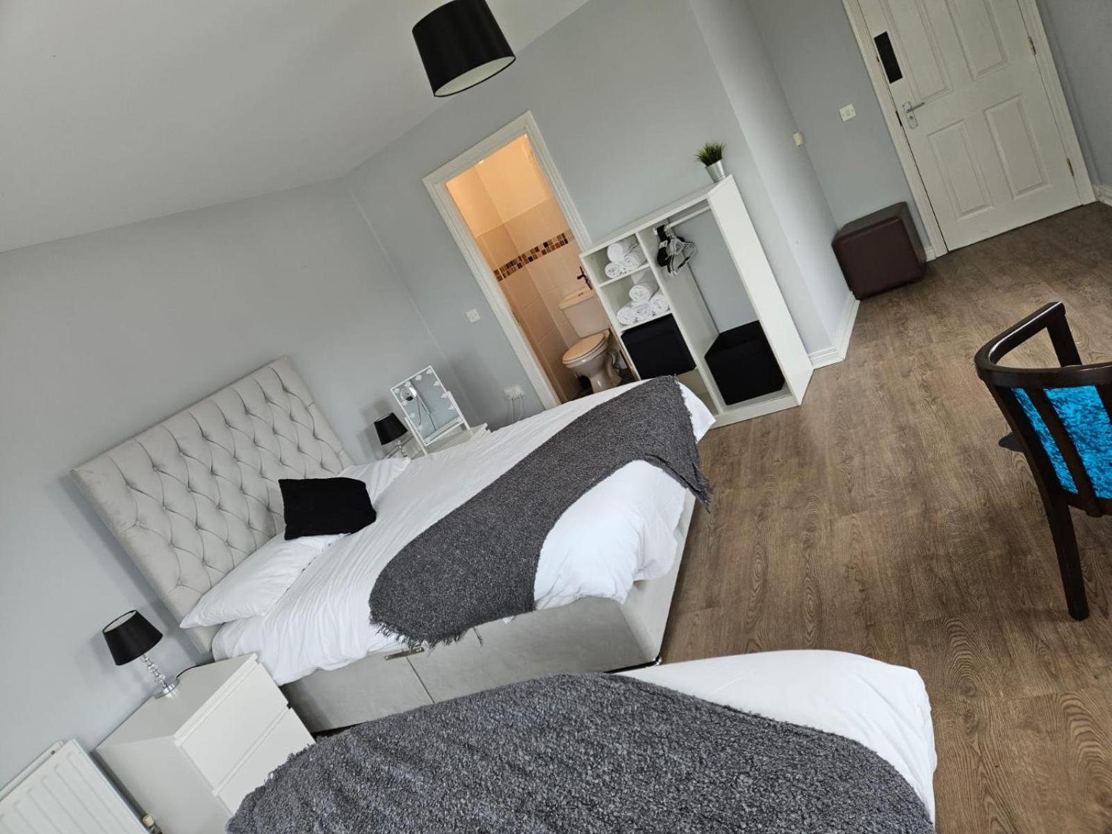 Large Twin Room photo 1