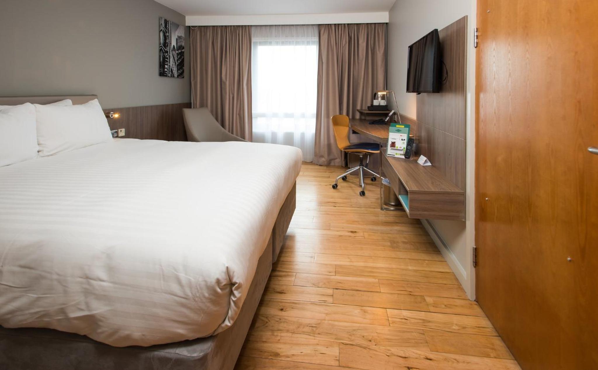 Standard Room with Two Single Beds - Accessible photo 1