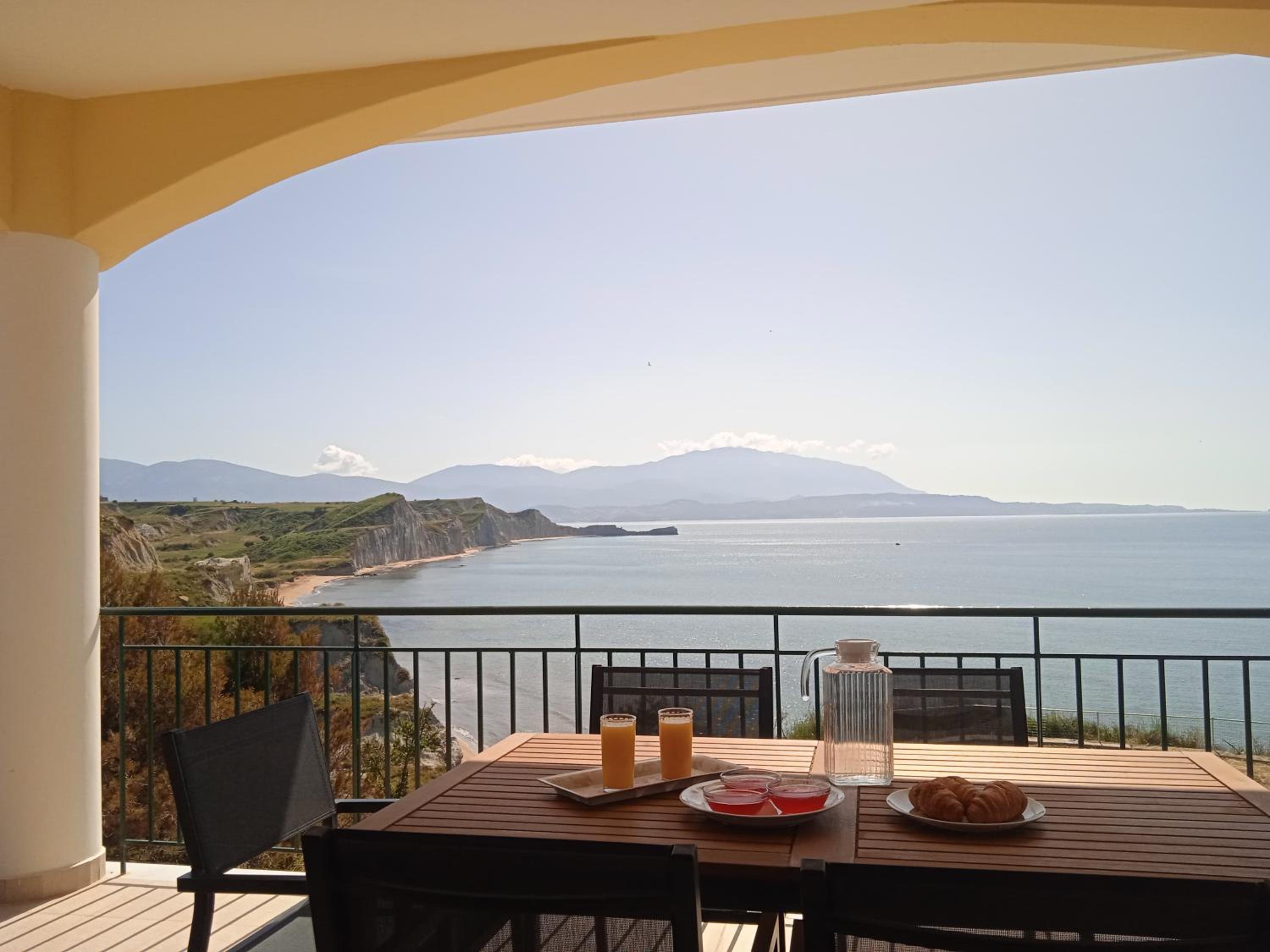 Apartment with Sea View photo 2