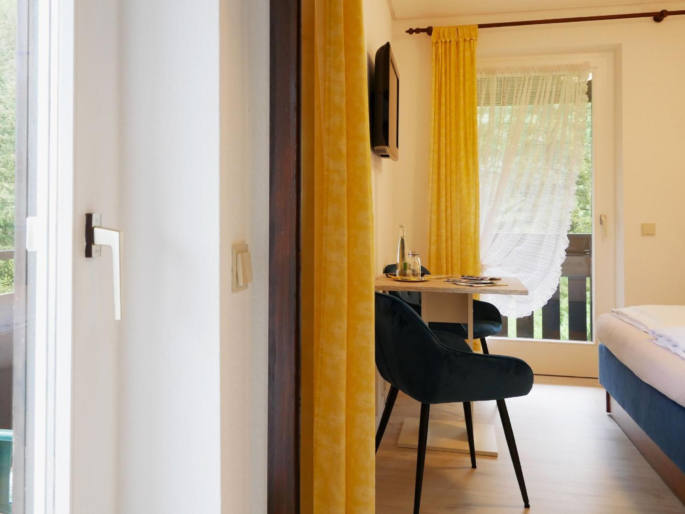 Deluxe Double Room with Balcony photo 3