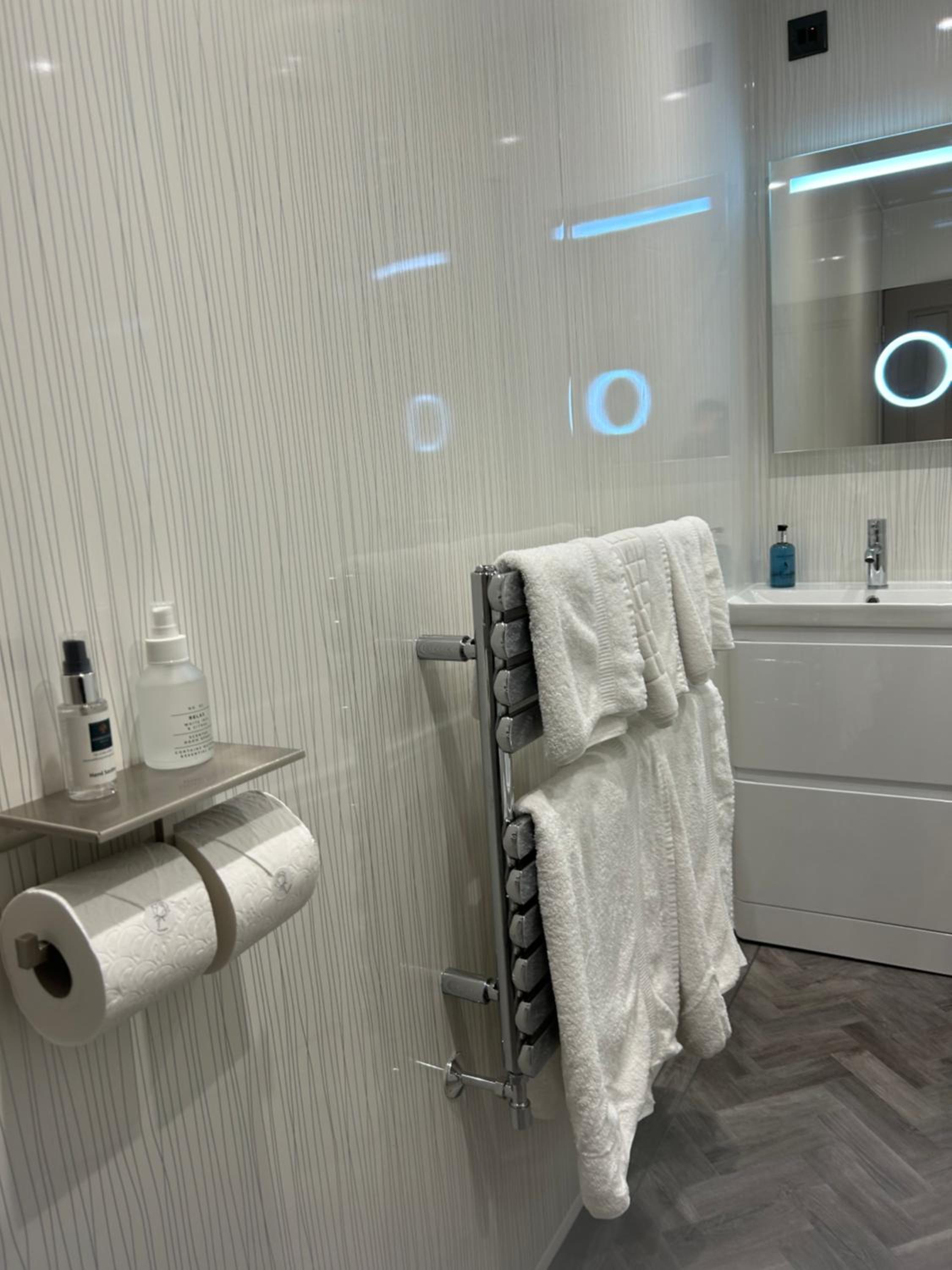 Superior Deluxe Double or Twin Room  - Photo 7