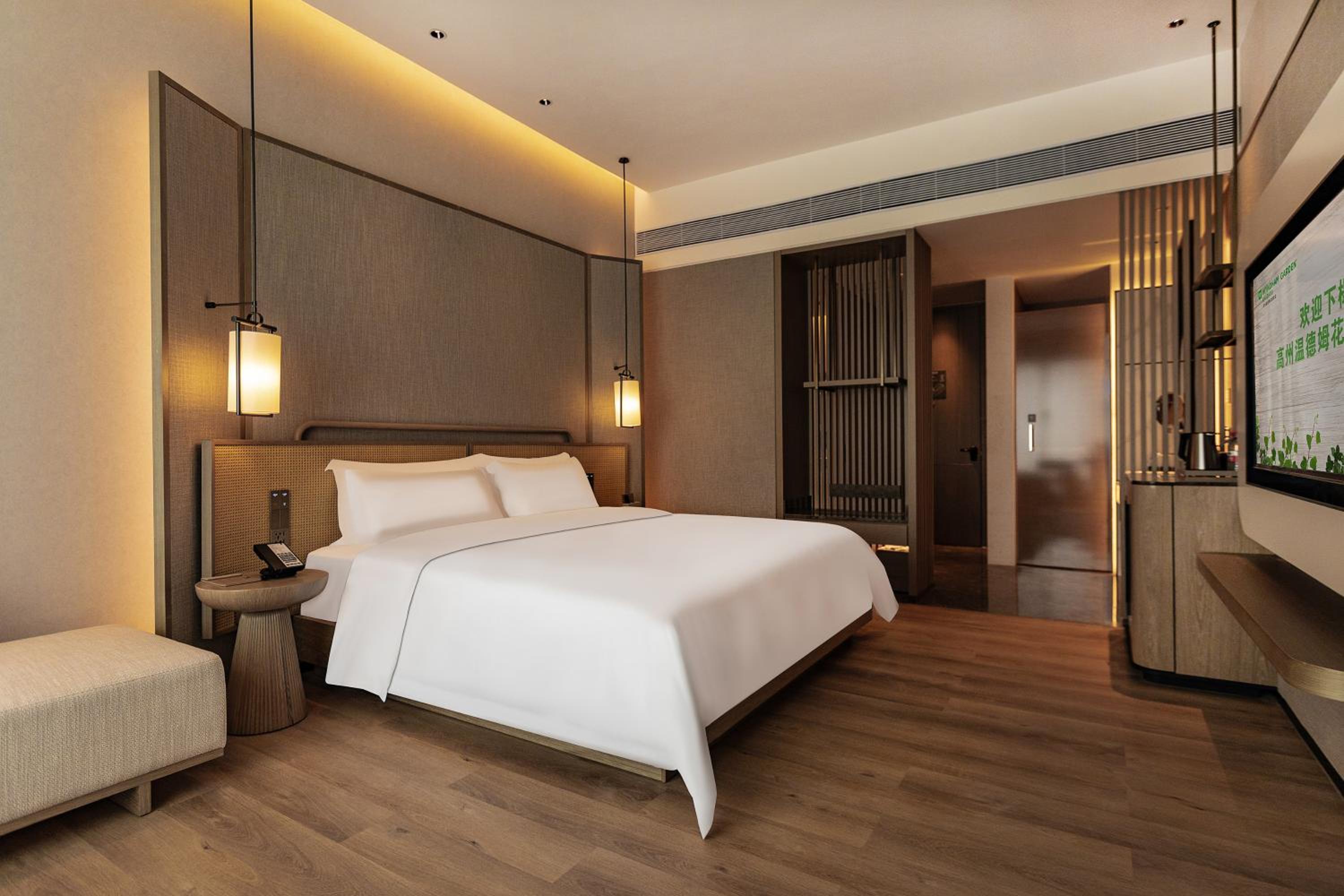 Superior King Room with Mountain View photo 2