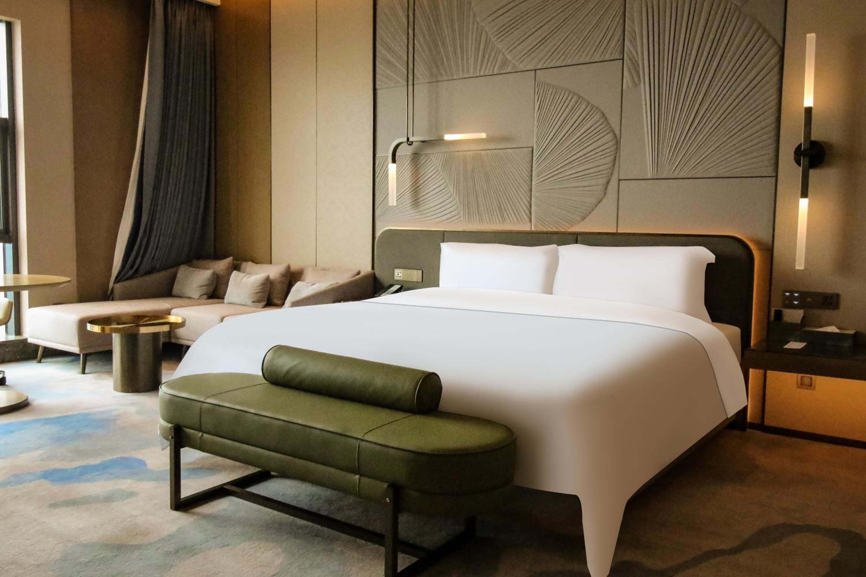 Premium Deluxe King Room with Mountain View photo 2