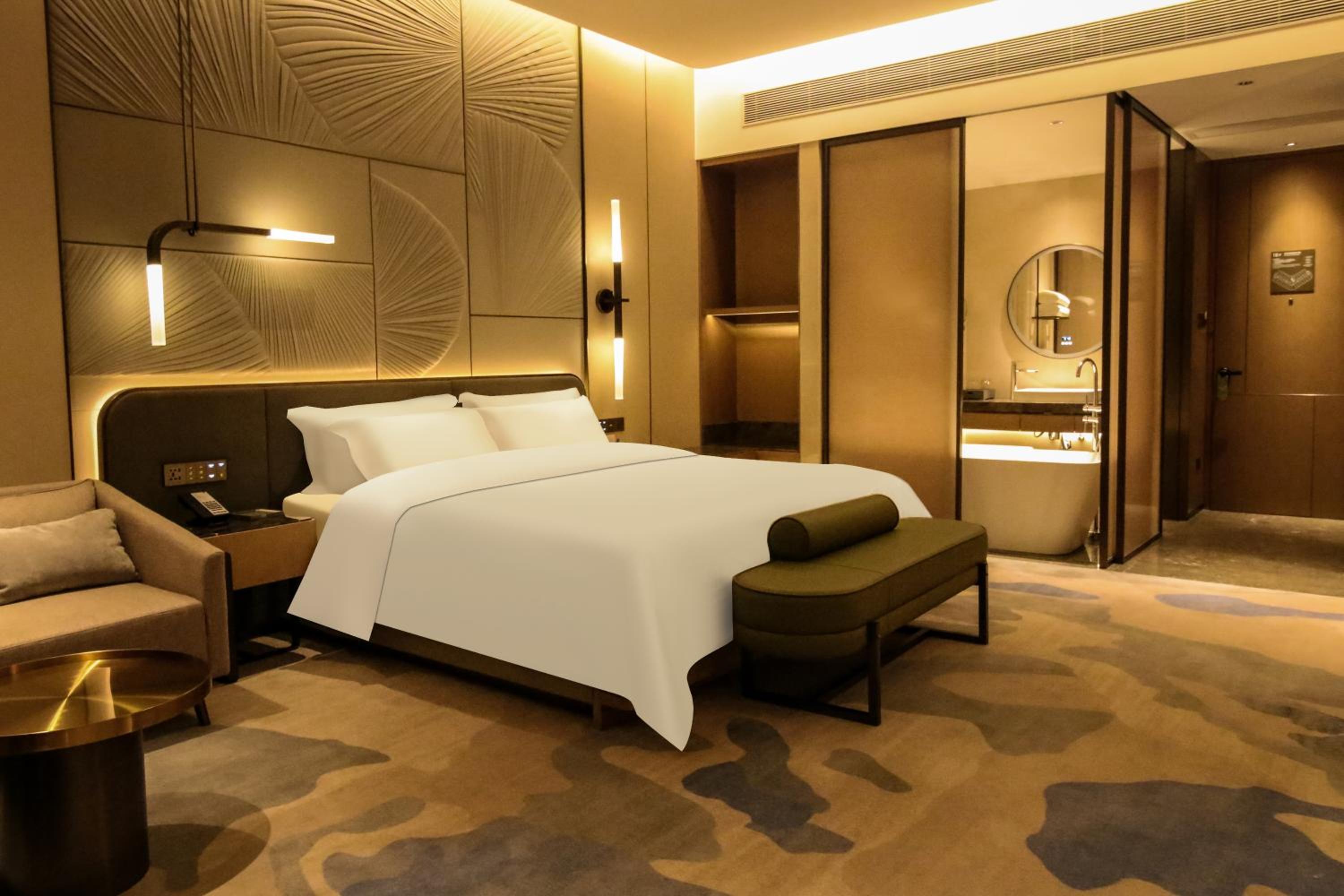 Premium Deluxe King Room with Mountain View photo 1