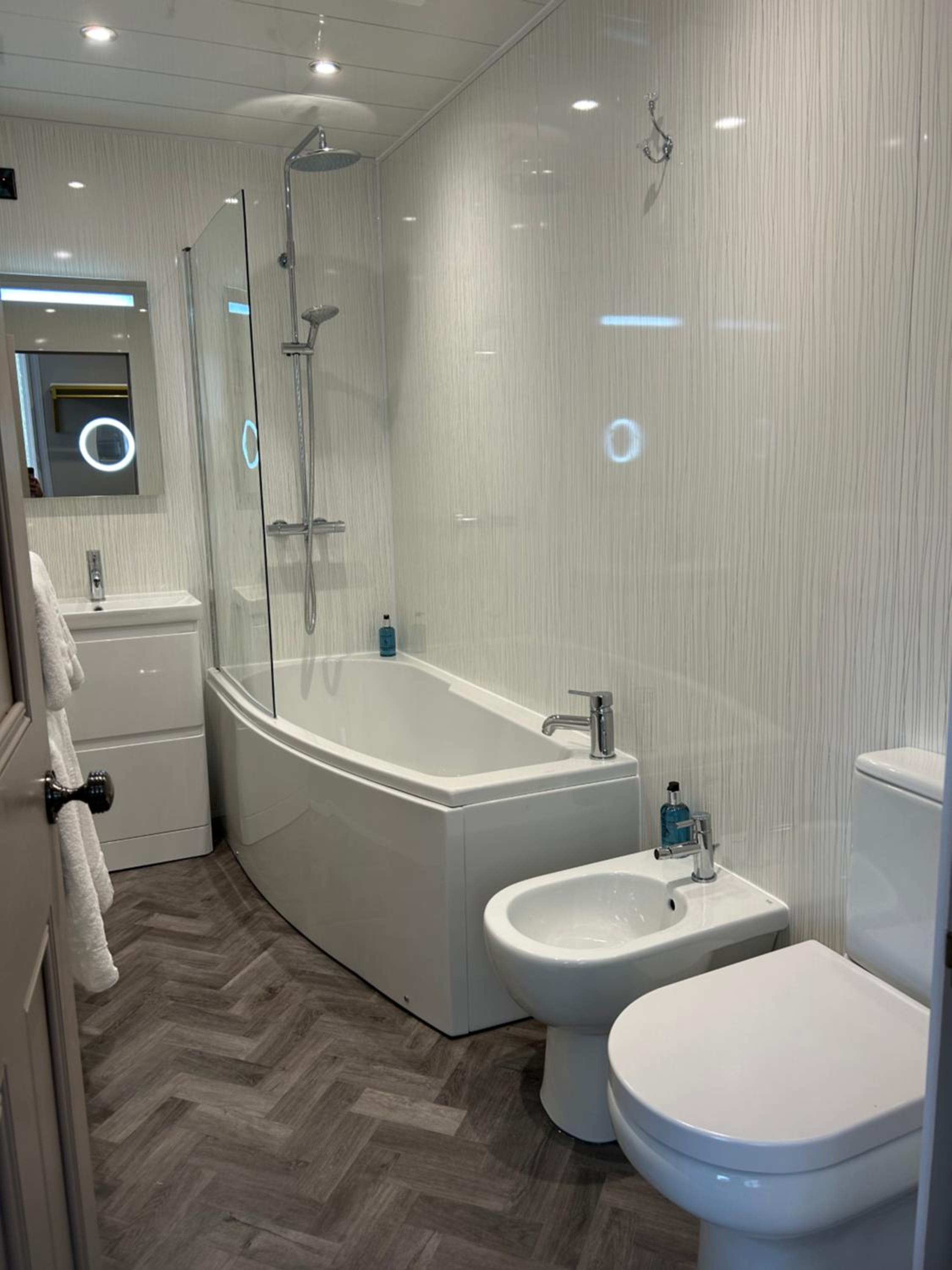 Superior Deluxe Double or Twin Room  - Photo 26