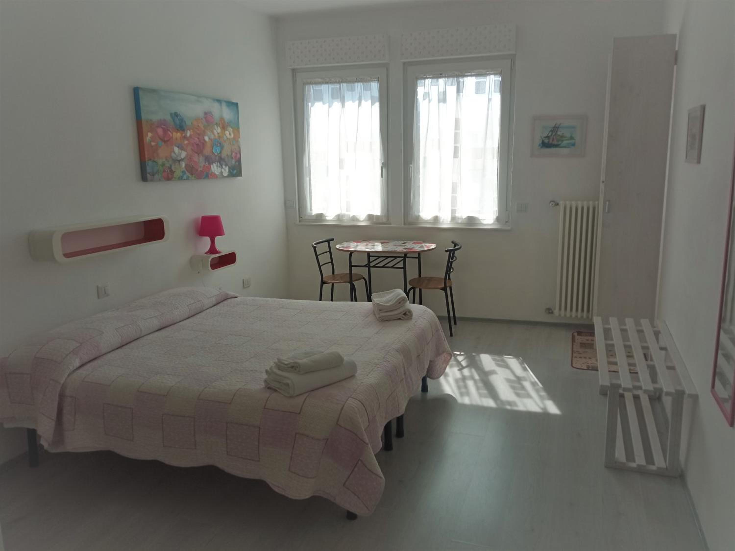 Double or Twin Room with Private Bathroom photo 2