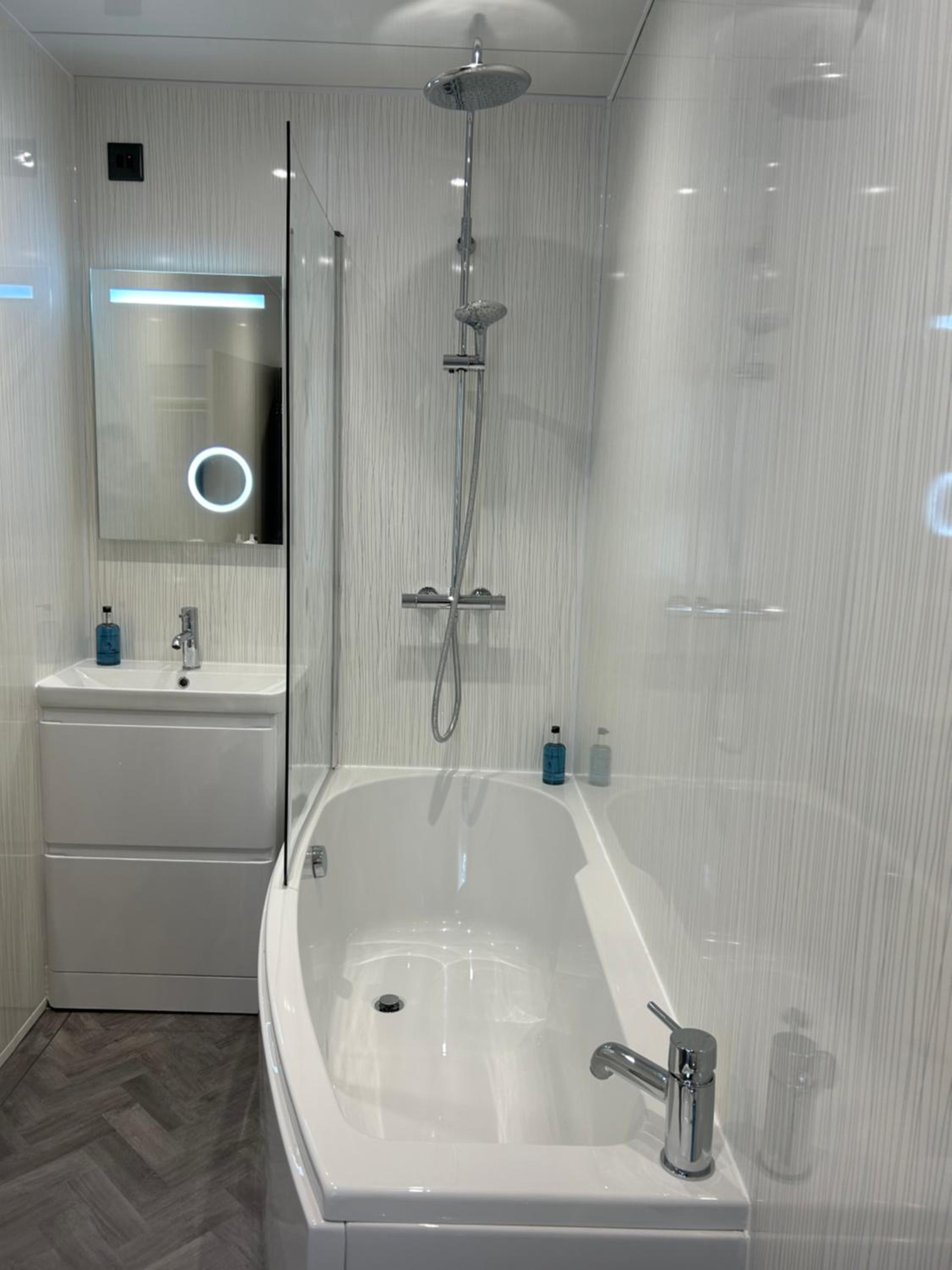 Superior Deluxe Double or Twin Room  - Photo 6