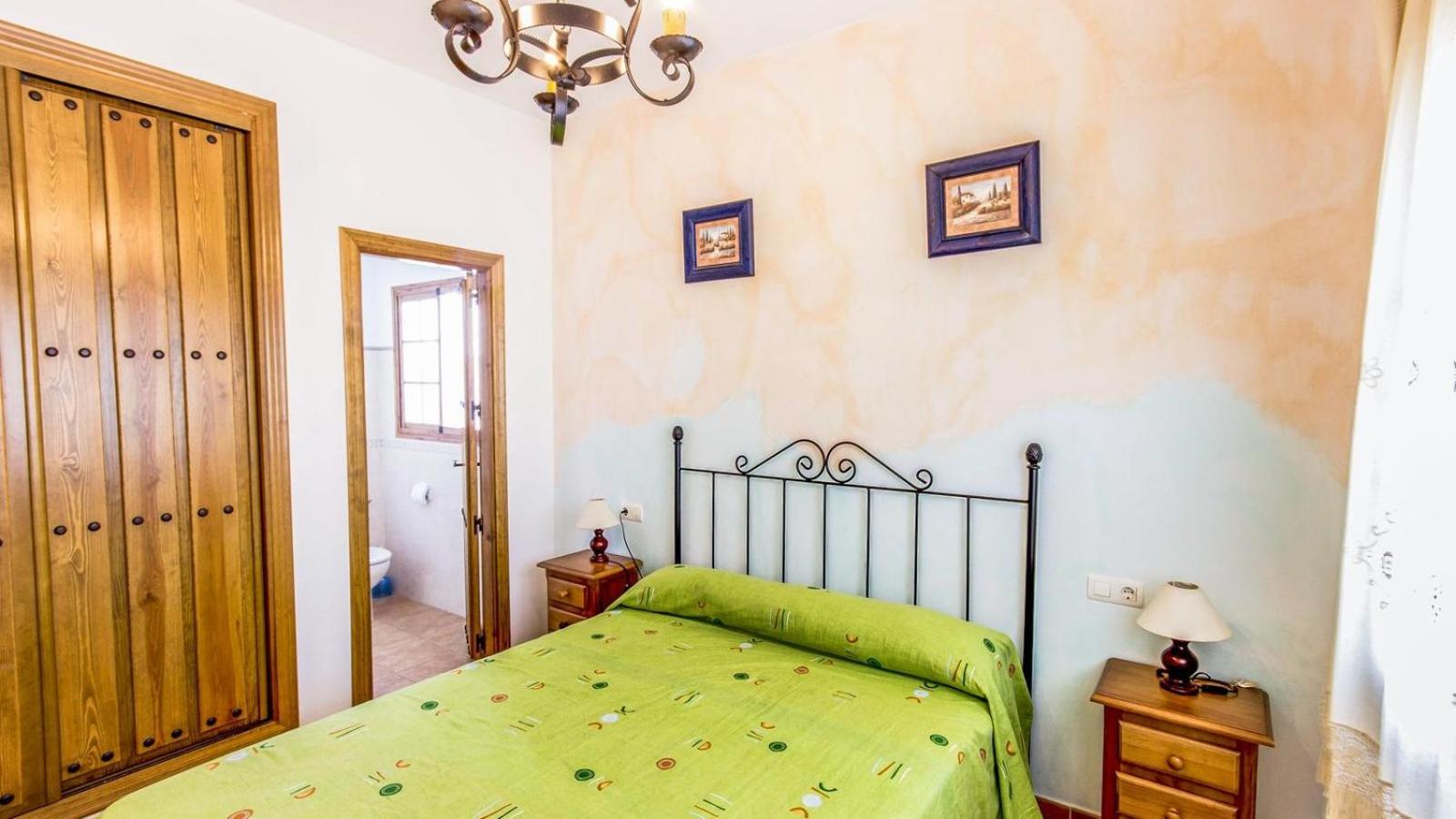 Five-Bedroom House photo 3