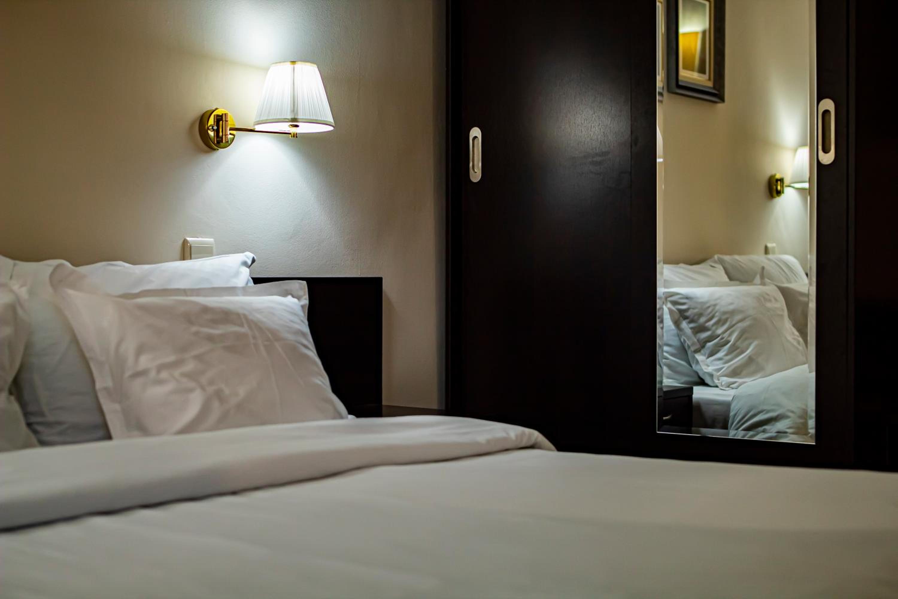 Double Room with Double Bed - Non-Smoking - Photo 7