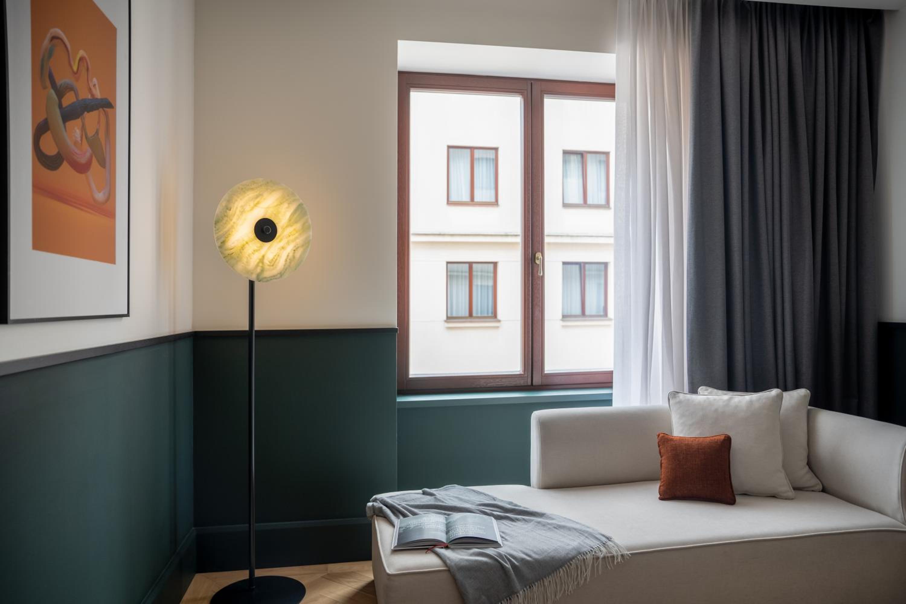 Almanac One Twin Bed and 2 Adults Occupancy (Non Smoking)