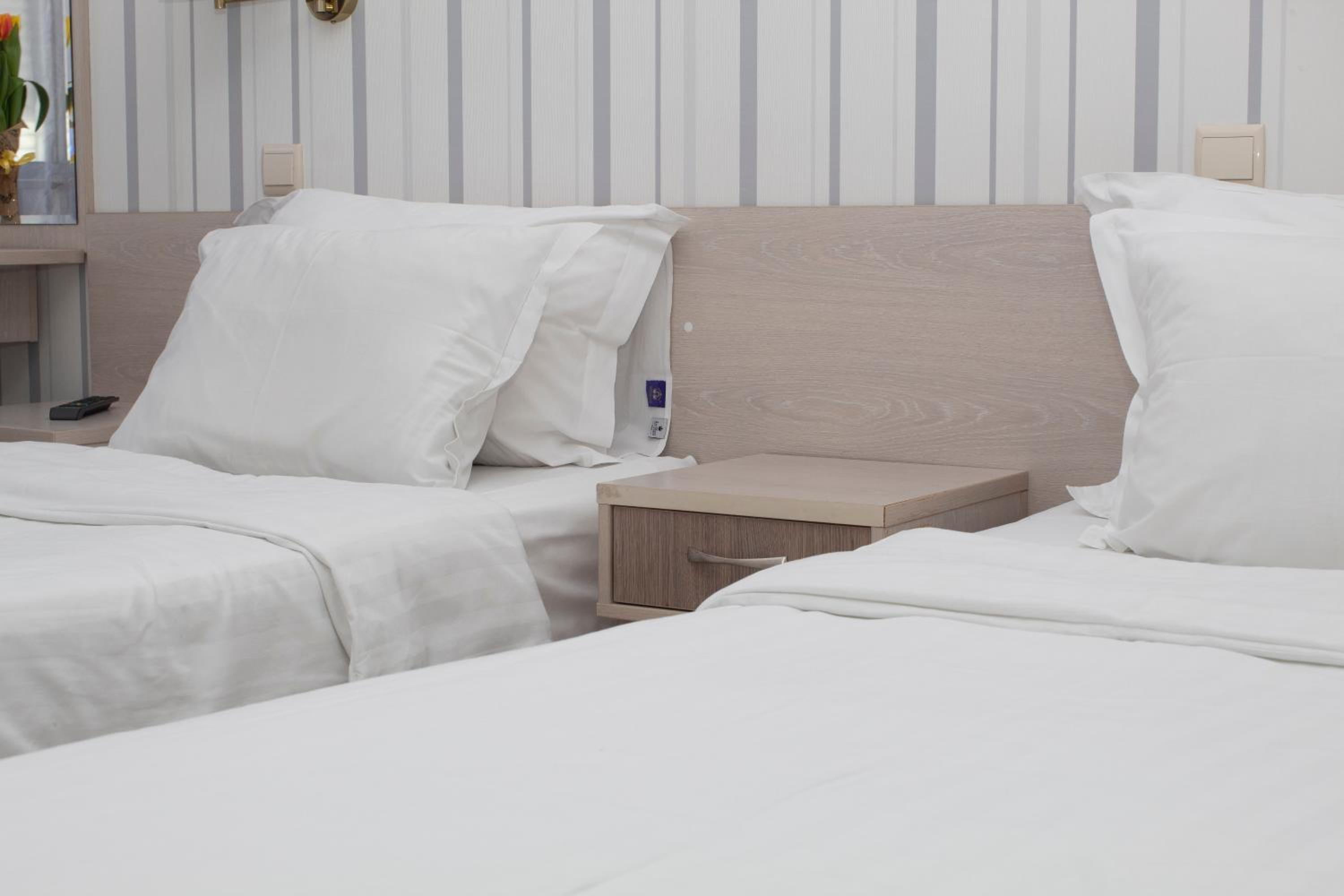 Double Room with Two Single Beds - Non-Smoking - Photo 7