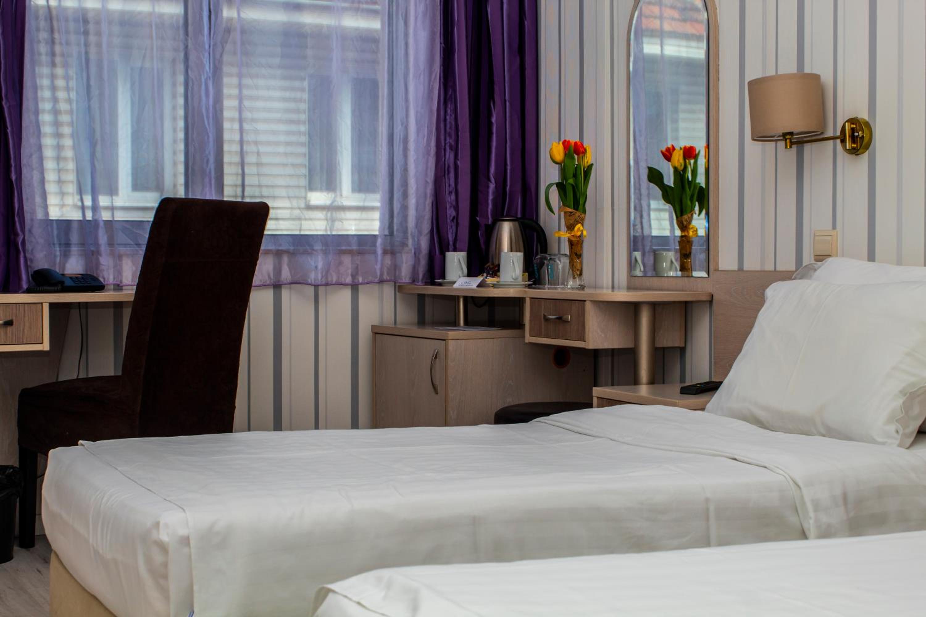 Double Room with Two Single Beds - Non-Smoking - Photo 6