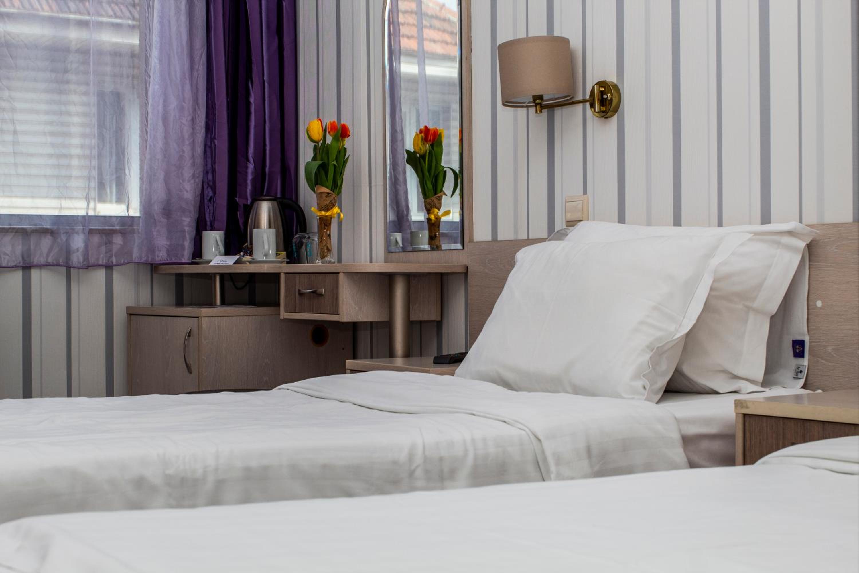 Double Room with Two Single Beds - Non-Smoking - Photo 4