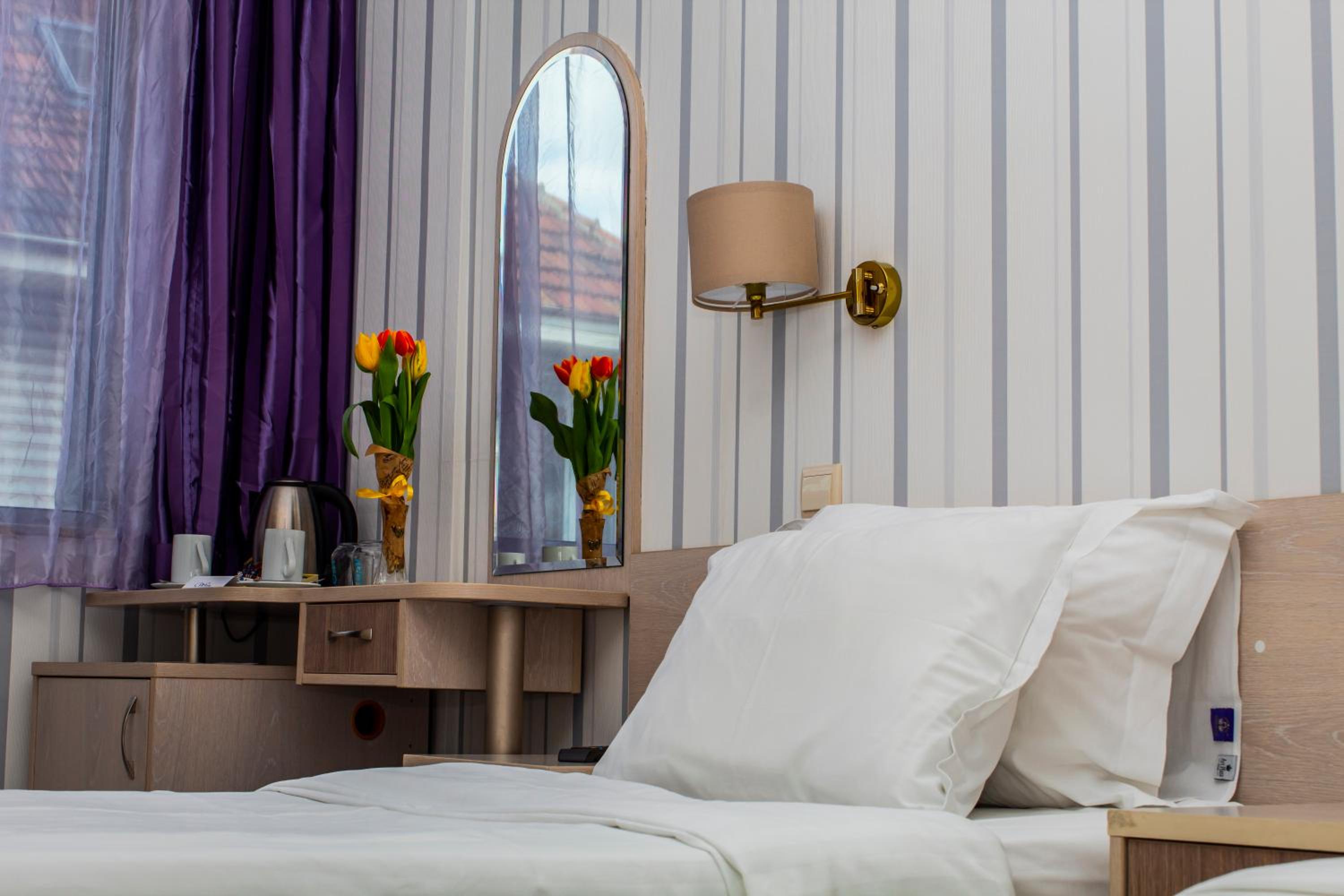 Double Room with Two Single Beds - Non-Smoking - Photo 11
