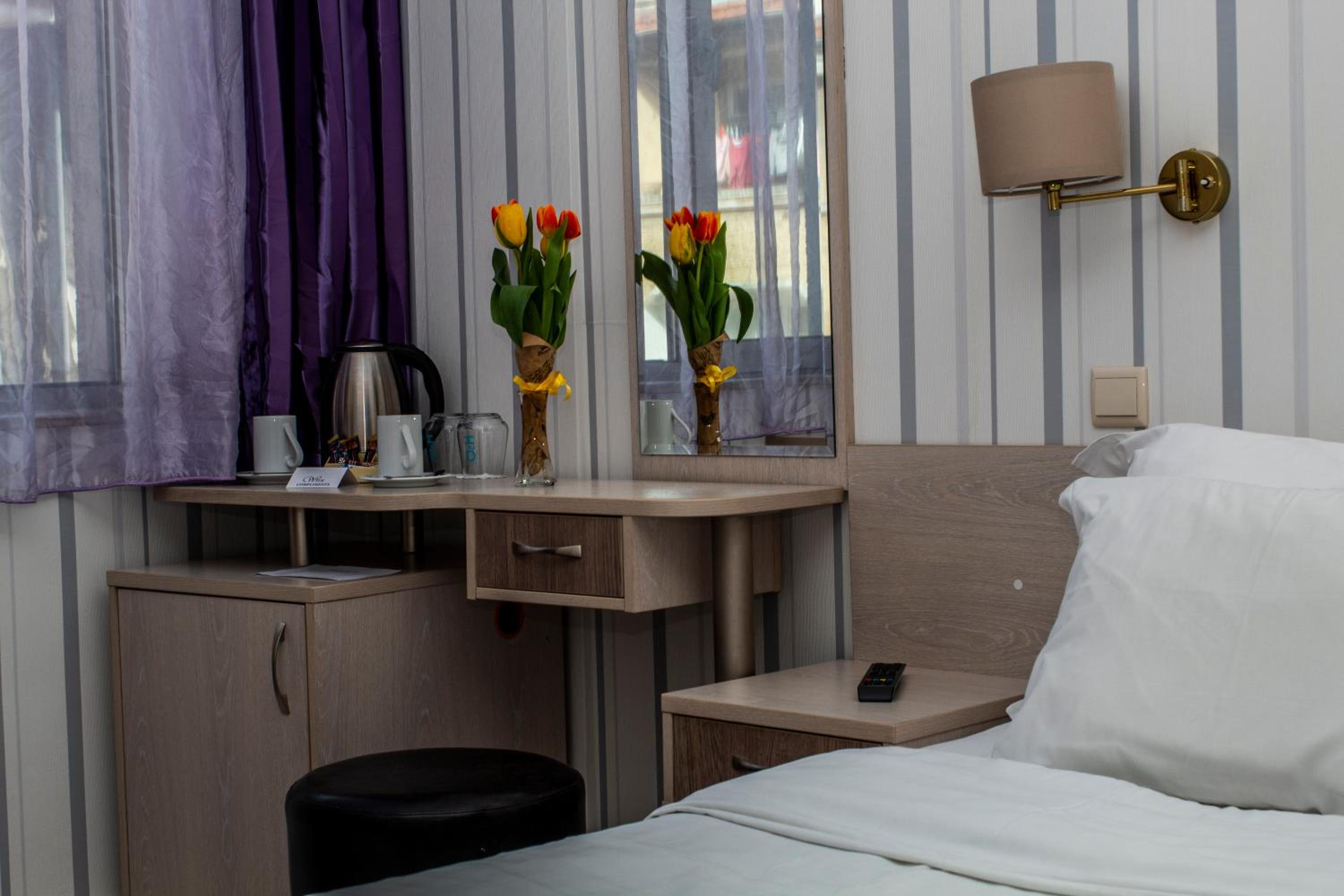 Double Room with Two Single Beds - Non-Smoking - Photo 10