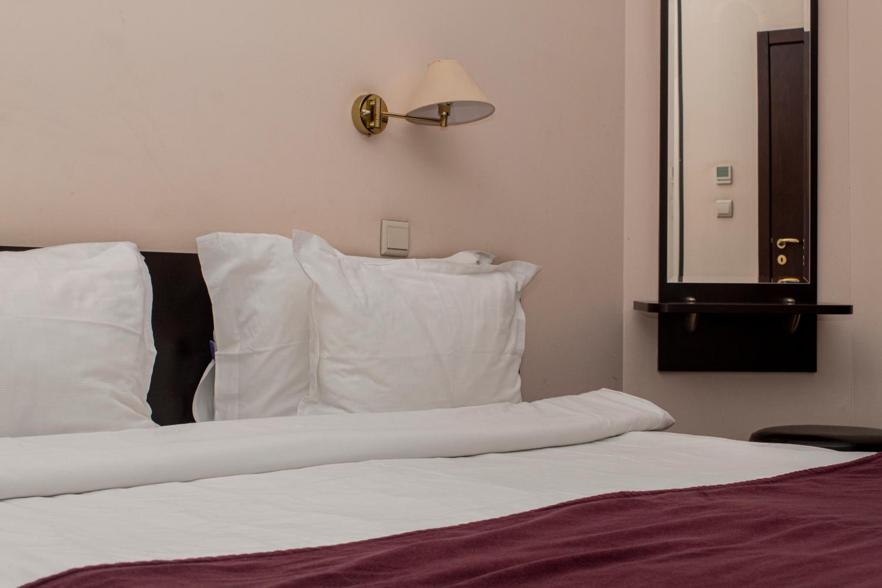 Suite with King Bed and Sofa Bed - Non-Smoking - Photo 10