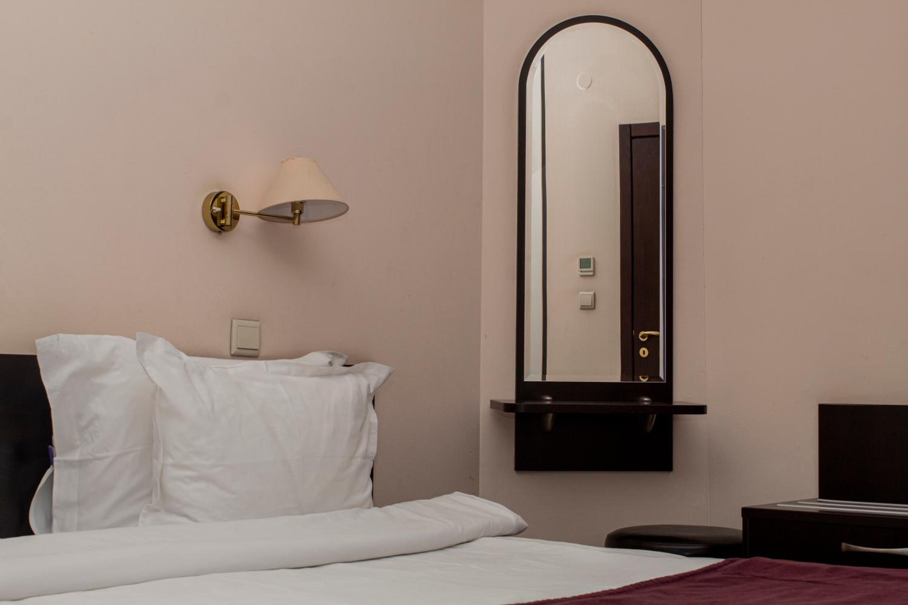 Suite with King Bed and Sofa Bed - Non-Smoking - Photo 9