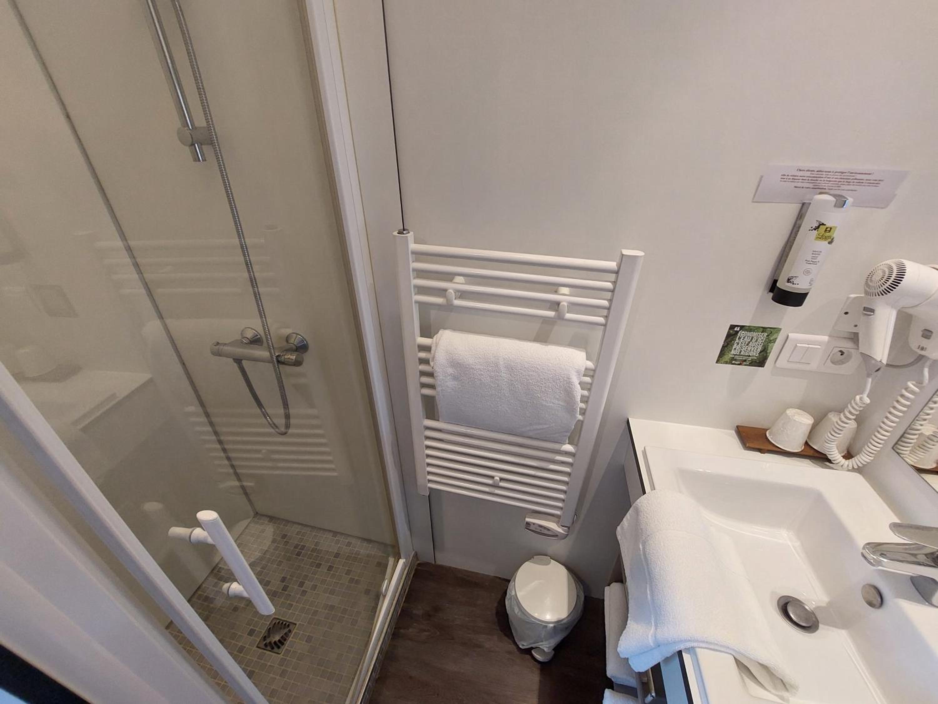 Standard Double Room - Photo 2