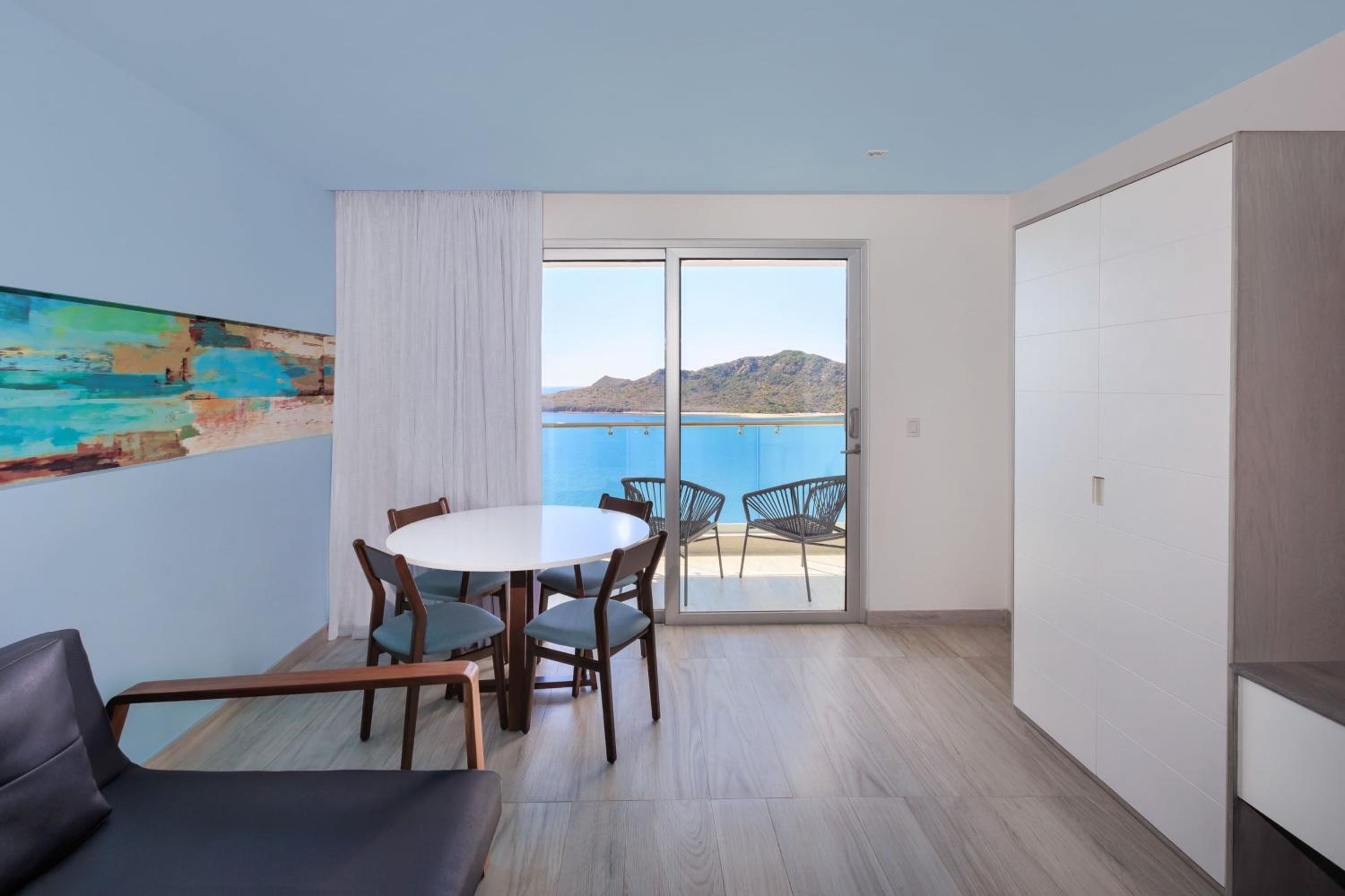 One-Bedroom King Suite with Balcony and Ocean View - Photo 2