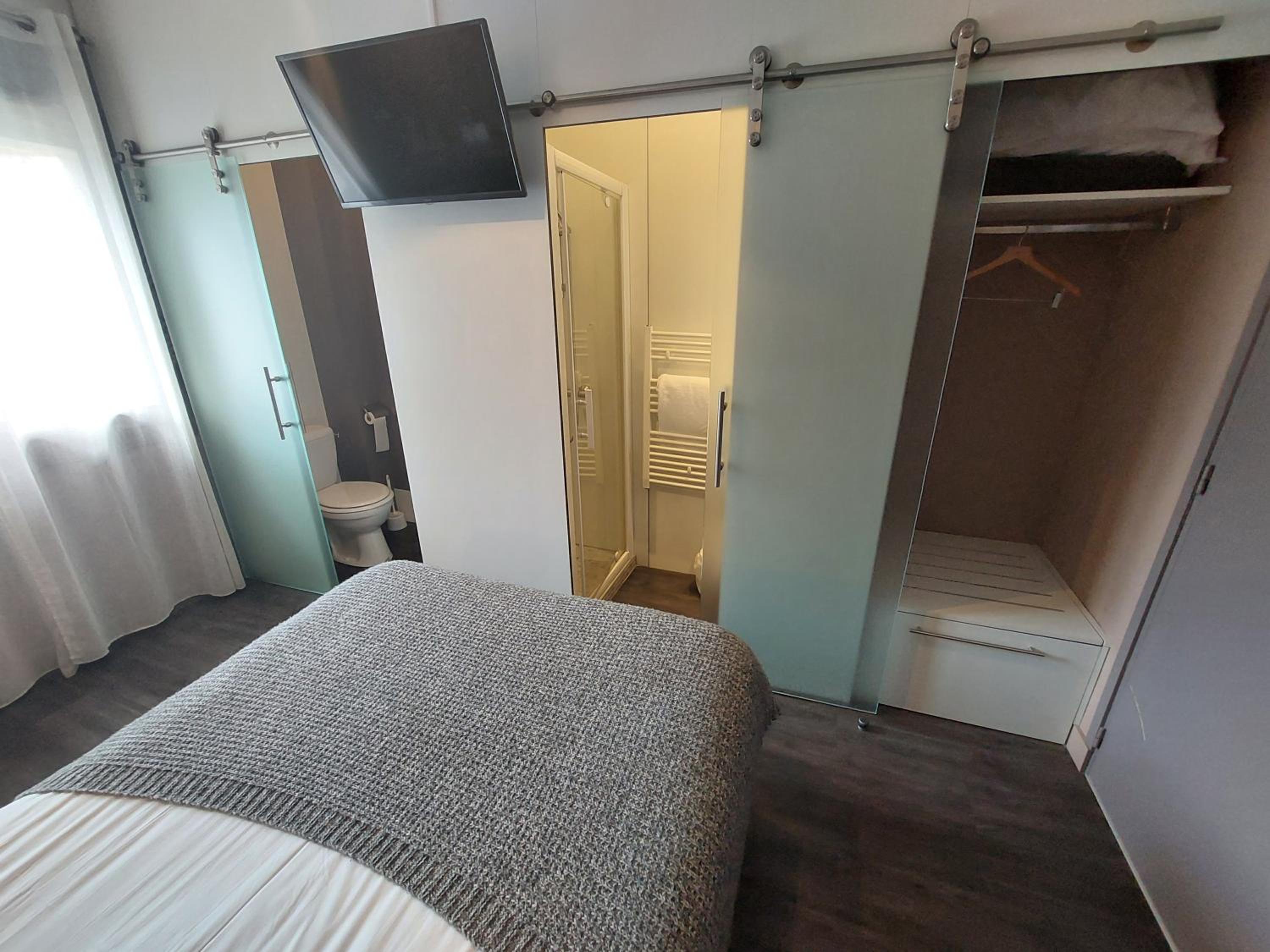 Standard Double Room - Photo 6