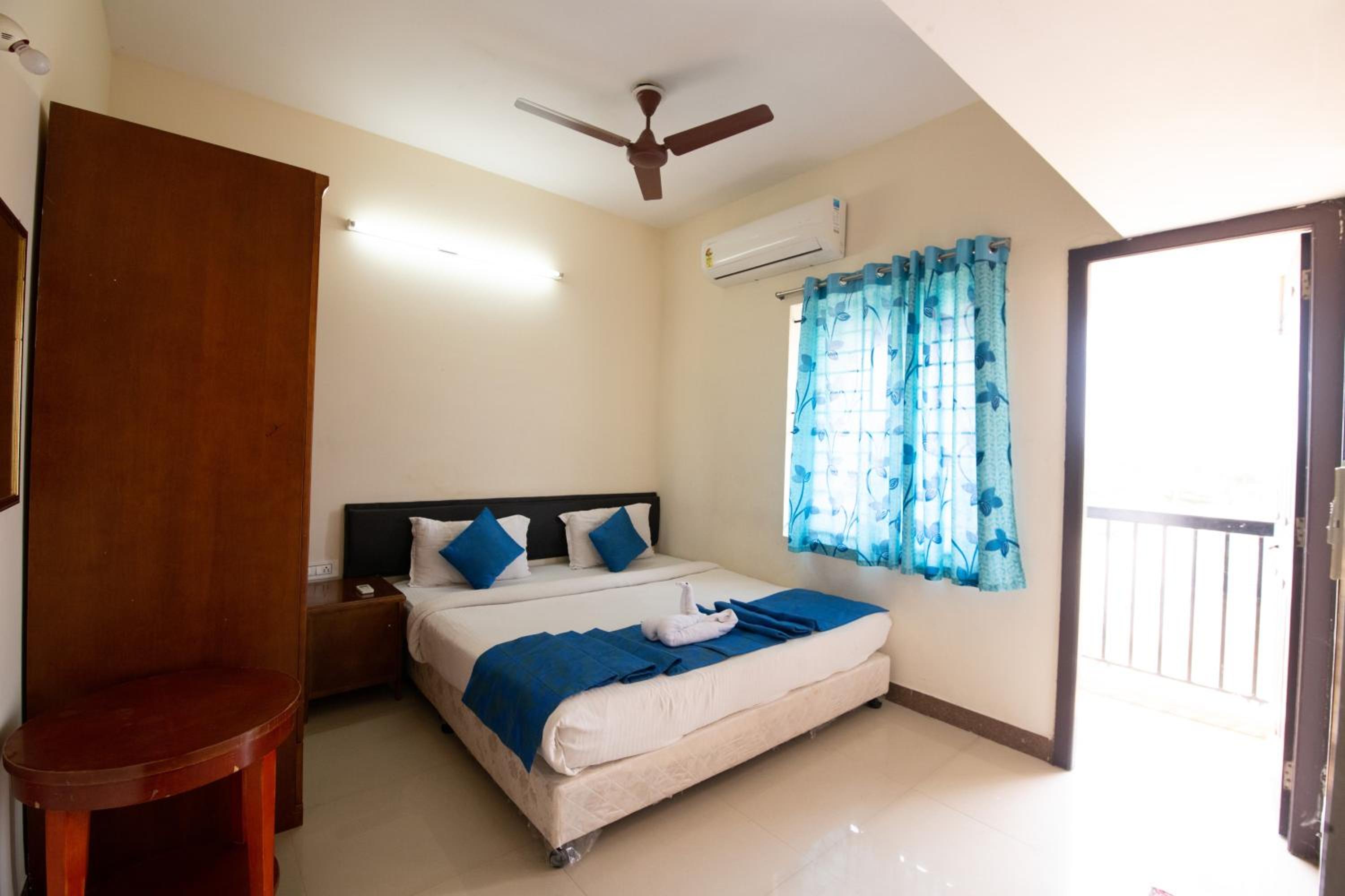 Deluxe King Room - Photo 3